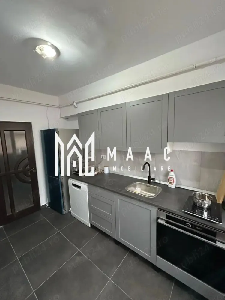 Apartament 3 camere| Ostroveni| Bloc A | Renovat - Apartament 3 camere –Modern, Zona Hermes – Ostroveni | Etaj 8/10 | Bloc tip A | MAAC Imobiliare

MAAC Imobiliare vă propune spre vânzare un apartament cu 3 camere modern, complet renovat în anul 2025, situat într-un bloc tip A din una dintre cele mai apreciate zone ale orașului Râmnicu Vâlcea – Ostroveni, zona Hermes.

Locuința se află la etajul 8 din 10 și oferă o vedere panoramică superbă asupra orașului, fiind ideală pentru cei care își doresc un spațiu luminos, confortabil și contemporan.

Caracteristici principale:

* Suprafață totală: 70 mp
* Etaj: 8/10
* Bloc tip A – construcție solidă, bine întreținută
* Compartimentare: decomandat
* Renovat complet în 2025
* Instalație electrică și sanitară nouă
* Centrala termică nouă – eficiență și confort termic sporit
* Finisaje moderne, de înaltă calitate
* Balcon închis cu tâmplărie PVC și geam termopan
* Se vinde parțial mobilat, oferind posibilitatea personalizării după gustul viitorului proprietar

Locație:

Amplasat în zona Hermes – Ostroveni, apartamentul beneficiază de o poziție excelentă, aproape de centre comerciale, școli, grădinițe, farmacii și stații de transport în comun, oferind confort și accesibilitate în viața de zi cu zi.

Schimb posibil:

Se acceptă și schimb cu case situate în zonele Vlădești, Goranu sau Bujoreni, cu o mică diferență în funcție de proprietate.

Preț: 92.000 €

Un apartament elegant, modern și complet renovat – perfect pentru cei care caută o locuință într-un bloc tip A, cu vedere spectaculoasă și finisaje premium !

 Pentru mai multe detalii sau pentru programarea unei vizionări, contactați echipa MAAC Imobiliare.

id: CP2795508 - SP