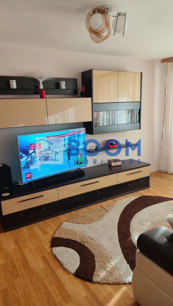 Apartament 2 camere Nord | Parter | Renovat complet | Centrala noua | - MAAC Imobiliare vă propune spre vânzare un apartament decomandat cu 2 camere, situat la parter înalt, într-un bloc izolat termic, în zona Nord.

Apartamentul este o alegere excelentă pentru cei care își doresc o locuință confortabilă, bine întreținută și pregătită pentru mutare imediată. Proprietatea beneficiază de centrală termică nouă cu garanție 7 ani, aer condiționat montat de aproximativ un an, precum și instalație electrică și sanitară nouă.

Se vinde mobilat, exact ca în fotografii, mai puțin electrocasnicele.

Locuința oferă confort, eficiență și avantajul unei zone apreciate, fiind potrivită atât pentru o familie, cât și pentru investiție.

Pentru mai multe detalii și programarea unei vizionări, contactați MAAC Imobiliare! CP3230719
