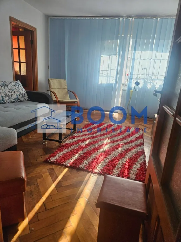 Apartament 3 camere Traian | Etaj 3 | Complet mobilat - BOOM Imobiliare vă propune spre vânzare un apartament situat în zona Traian, la etajul 3, într-un bloc din cărămidă, ideal pentru cei care își doresc confort și o locuință gata de mutare.

Apartamentul se vinde complet mobilat și utilat, este luminos, primitor și foarte bine întreținut, oferind un ambient plăcut încă din primul moment. Compartimentarea practică și poziționarea într-o zonă apreciată îl recomandă atât pentru locuit, cât și ca investiție.

Dacă sunteți în căutarea unei locuințe care îmbină confortul, lumina naturală și o amplasare excelentă, această proprietate merită văzută.

Pentru mai multe informații și programarea unei vizionări, contactați BOOM Imobiliare. CP3230350
