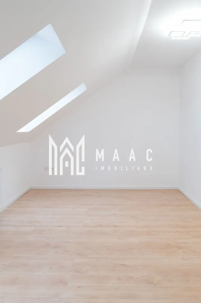 Apartament 3 Camere I Etaj 3/3 I Parcare Inclusă - Apartament modern, situat la etajul 3/3 al unui imobil nou, finalizat în anul 2024, localizat într-o zonă liniștită și accesibilă, aproape de puncte de interes precum: centre comerciale, Kaufland, instituții de învățământ și stații pentru transport 

Loc de parcare: inclus în preț
Compartimentare practică pe două niveluri:

Nivel 1:
Living open space cu bucătărie
Dormitor
Baie complet utilată
Balcon

Nivel 2:
Dormitor matrimonial
Hol generos
A doua baie, complet mobilată și utilată

Dotări și finisaje:
Se predă la stadiu de cheie – finisaje moderne și de calitate
Aer condiționat montat pe ambele niveluri
Băi complet mobilate și echipate
Clădire nouă, construită în 2024
Loc de parcare inclus, ideal pentru confort și siguranță
Proprietatea este ideală pentru locuit sau ca investiție, datorită zonei și compartimentării eficiente.

Pentru detalii suplimentare, consultanță sau programarea unei vizionări, te rugăm să ne contactezi si sa specifici :CP3049330