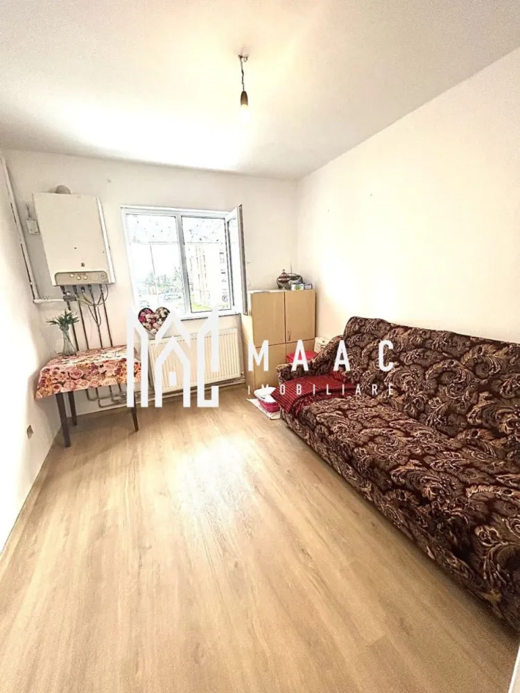Garsonieră | 15 mp | Complet renovată | Centrală proprie | Lazaret - MAAC Imobiliare vă propune spre vânzare o garsonieră ideală atât pentru investiție în vederea închirierii, cât și pentru locuință personală, situată în cartierul Lazaret, zona Compa din Sibiu. Proprietatea se află într-o zonă cu acces facil către puncte de interes, magazine și mijloace de transport, fiind o alegere practică pentru persoanele care caută un spațiu eficient și ușor de întreținut.

Garsoniera are o suprafață utilă de 15 mp și este compartimentată inteligent pentru a oferi funcționalitate și confort.
-Cameră
-Baie
-Chicinetă

Locuința a fost recent renovată complet și se prezintă într-o stare foarte bună, fiind pregătită pentru mutare imediată sau pentru a fi introdusă rapid în circuitul de închiriere.

Gresie și faianță noi
Parchet nou
Uși interioare noi
Geam termopan nou
Proaspăt zugrăvită

Garsoniera dispune de centrală termică proprie pe gaz, un avantaj important pentru confortul termic și pentru menținerea unor costuri reduse de întreținere. De asemenea, proprietatea beneficiază de o priveliște plăcută către munte, oferind un plus de relaxare și lumină naturală.

Datorită poziționării în cartierul Lazaret, zona Compa, această proprietate reprezintă o oportunitate excelentă pentru investiție imobiliară sau pentru locuire personală într-o zonă accesibilă din Sibiu.

Pentru mai multe detalii sau pentru programarea unei vizionări, vă rugăm să precizați telefonic că ați văzut anunțul cu CP3052342.