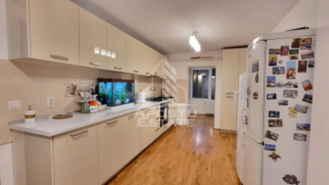 Apartament cu 3 camere de vanzare, decomandat , Zona Mircea cel Bătrân