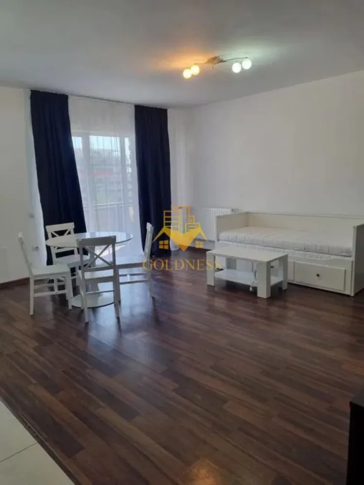 o camera open space, terasa, Buna Ziua, Bonjour Residence, Mega Image - GOLDNESS Imobiliare vă propune spre închiriere un apartament cu o camera complet mobilat și utilat, la etajul 5 într-un imobil de 6 etaje, în Cartierul Buna Ziua .
Se poate parca prin zona
Se află în apropierea stațiilor de transport în comun, magazine, restaurante, spații verzi, farmacii, etc. 

Apartamentul este compartimentat astfel:
 - camera cu pat extensibil
 - bucatarie complet utilată și mobilată, loc de servit masa 
 - baie cu cabina de dus, calorifer port prosop și dulap pentru depozitare.
 - terasa de 10 mp.

Imobilul este dotat cu toate cele necesare- centrală proprie, frigider, aragaz, hotă, mașină de spălat haine, etc. 

Dacă sunteți interesați de acest apartament și doriți să îl vizionați, dar și pentru alte oferte nu ezitați să ne contactați telefonic sau prin e-mail. Vă stăm la dispoziție!
Pentru intermediere se percepe un comision de 50% din prețul chiriei!