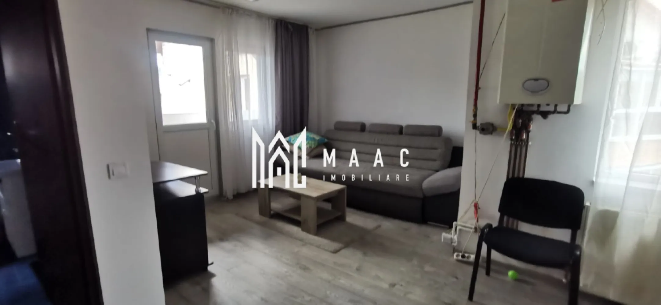 Apartament 2 camere | 52.25 mp utili | Balcon | Nord - Maac Imobiliare prezintă spre vânzare un apartament tip mansardă, cochet și bine compartimentat, situat la etajul 5 al unui imobil din cartierul Nord, Râmnicu Vâlcea – o zonă apreciată, cu toate facilitățile la îndemână.

 Locație ideală, în proximitatea magazinelor, școlilor, grădinițelor, mijloacelor de transport în comun și zonelor verzi, perfectă pentru un stil de viață confortabil.

 Compartimentare funcțională:

Living spațios cu bucătărie open space

Dormitor luminos și bine proporționat

Baie cu aerisire naturală

Hol de intrare

Balcon

 Detalii suplimentare:

Suprafață utilă: 52,25 mp

Etaj: 5 din 5

Lumină naturală din abundență

Zonă liniștită și bine cotată

 Ideal atât pentru locuit, cât și pentru investiție în regim hotelier/Airbnb, datorită poziționării excelente, aproape de centru și de toate facilitățile urbane.

 Pentru mai multe detalii sau pentru a programa o vizionare, vă rugăm să menționați telefonic ID-ul anunțului: CP3052342