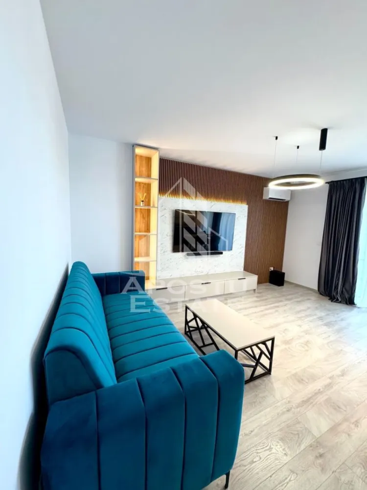 Apartament cu 2 camere de inchiriat, garaj subteran, Zona Aradului - APOSTU ESTATE va propune spre inchiriere un apartament modern cu 2 camere, complet mobilat si utilat in Zona Aradului, Timisoara, Judet Timis.
Imobilul este situat la etajul 9 si are 56 mp utili.
Compartimentare:
- living open-space cu bucataria
- dormitor
- baie cu cada
- 1 balcon cu iesire din dormitor
- 1 balcon cu iesire din living

Dotari si beneficii:
- centrala proprie incalzire prin pardoseala
- loc de parcare la subteran
- aparat de aer conditionat
- electrocasnice: frigider, aragaz, masina de spalat rufe, masina de spalat vase

Pentru mai multe detalii nu ezitati sa ne contactati!
Disponibilitate: imediata
Pret chirie: 600 de euro + garantie
Va asteptam cu drag la o vizionare chiar si astazi!
ID intern: CP3231014