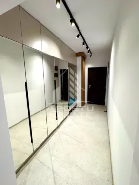 Apartament cu 2 camere de inchiriat, garaj subteran, Zona Aradului