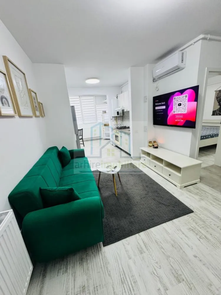Apartament 2camere open space Popesti Leordeni, strada Biruintei - Agentia ArhireImobiliare va ofera spre vanzare un apartament cu 2 camere tip studio, apartamentul este situat la etajul 6 din 6 , finalizare bloc anul 2024, lift modern. 
Apartamentul beneficiaza de balcon inchis in termopan , cetrala proprie, aer conditionat ,plita pe gaz, cuptor electric,masina de spalat, frigider cuptor cu microunde, tv smart. Toate sunt achizitionate noi.
La parterul blocului regasim ciorbarie, Studio pilates, cafenea tip to go , frizerie , parc privat.
In imediata apropriere gasim magazine mixte ,mega image, carrefour express, penny ,parc public, restaurante, Sali de fitness, piscina.
La o distanta de maxim 5-6 minute se regaseste campusul format din cresa, gradinita si scoala toate fiind de stat.
Distanta pana la metrou este de aproximativ 12-15 minute de mers pe jos. Vizavi de campus se regaseste statia de autobuz ce face legatura cu metrou Berceni. 

Apartamentul se vinde complet mobilat si utilat

Mutare imediata.

Pretul de vanzare este de 82500 Euro Usor Negociabil .

Va asteptam la vizionare