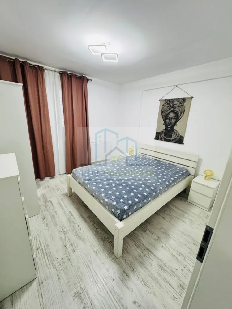 Apartament 2camere open space Popesti Leordeni, strada Biruintei - Agentia ArhireImobiliare va ofera spre vanzare un apartament cu 2 camere tip studio, apartamentul este situat la etajul 6 din 6 , finalizare bloc anul 2024, lift modern. 
Apartamentul beneficiaza de balcon inchis in termopan , cetrala proprie, aer conditionat ,plita pe gaz, cuptor electric,masina de spalat, frigider cuptor cu microunde, tv smart. Toate sunt achizitionate noi.
La parterul blocului regasim ciorbarie, Studio pilates, cafenea tip to go , frizerie , parc privat.
In imediata apropriere gasim magazine mixte ,mega image, carrefour express, penny ,parc public, restaurante, Sali de fitness, piscina.
La o distanta de maxim 5-6 minute se regaseste campusul format din cresa, gradinita si scoala toate fiind de stat.
Distanta pana la metrou este de aproximativ 12-15 minute de mers pe jos. Vizavi de campus se regaseste statia de autobuz ce face legatura cu metrou Berceni. 

Apartamentul se vinde complet mobilat si utilat

Mutare imediata.

Pretul de vanzare este de 82500 Euro Usor Negociabil .

Va asteptam la vizionare