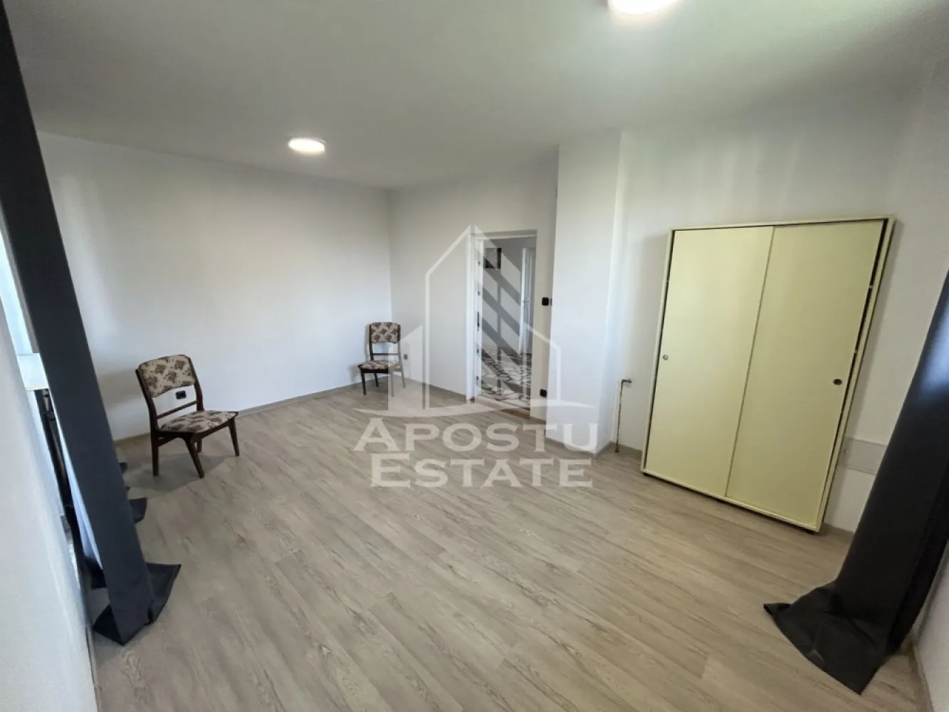 Spatiu pentru birouri de inchiriat, 30 mp, etajul 1, in Girocului
