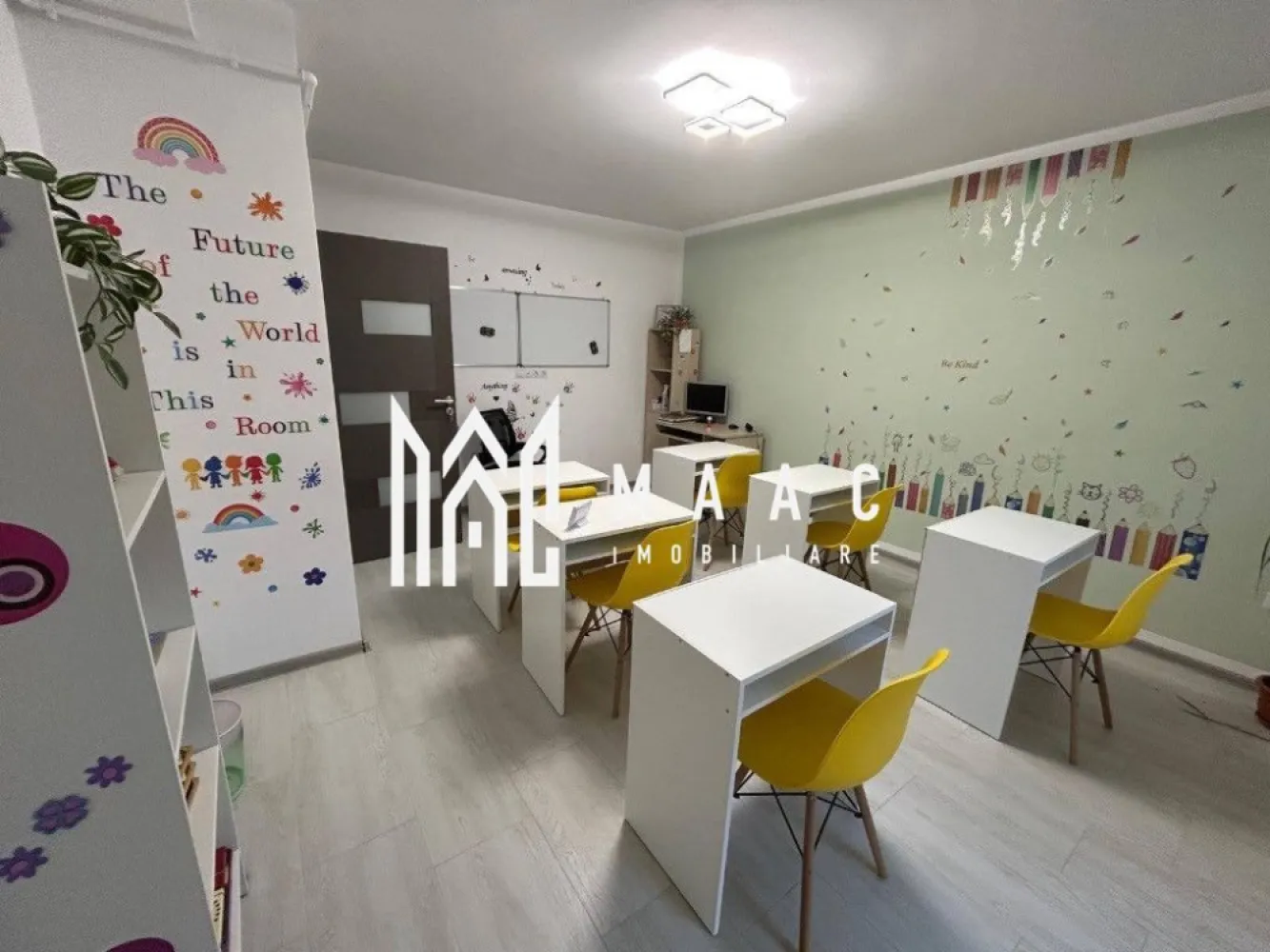 Spațiu de birouri | 42 MPU | Doamna Stanca - MAAC Imobiliare vă propune spre închiriere un apartament cu 2 camere, situat la parter, în zona Doamna Stanca, ideal pentru activități educaționale sau birou.

Proprietatea se remarcă prin accesul separat direct din exterior, oferind intimitate și flexibilitate în utilizare, fiind potrivită pentru cursuri, meditații, birouri sau alte activități profesionale.

Detalii generale:
* tip imobil: apartament
* poziționare: parter
* acces separat din exterior

Compartimentare:
* 2 camere
* baie
* hol de acces

Dotări și avantaje:
* parțial mobilat
* una dintre camere este amenajată pentru activități educaționale
 * 6 băncuțe cu scaune
 * birou
 * whiteboard
* spațiu ideal pentru cursuri, meditații sau birou
* acces facil și vizibilitate bună

Avantaje locație:
* zonă accesibilă și în dezvoltare
* în apropiere de centre comerciale 
* acces rapid către principalele artere ale orașului

Pentru mai multe detalii sau pentru programarea unei vizionări, vă rugăm să ne contactați și să menționați ID: CP3049539