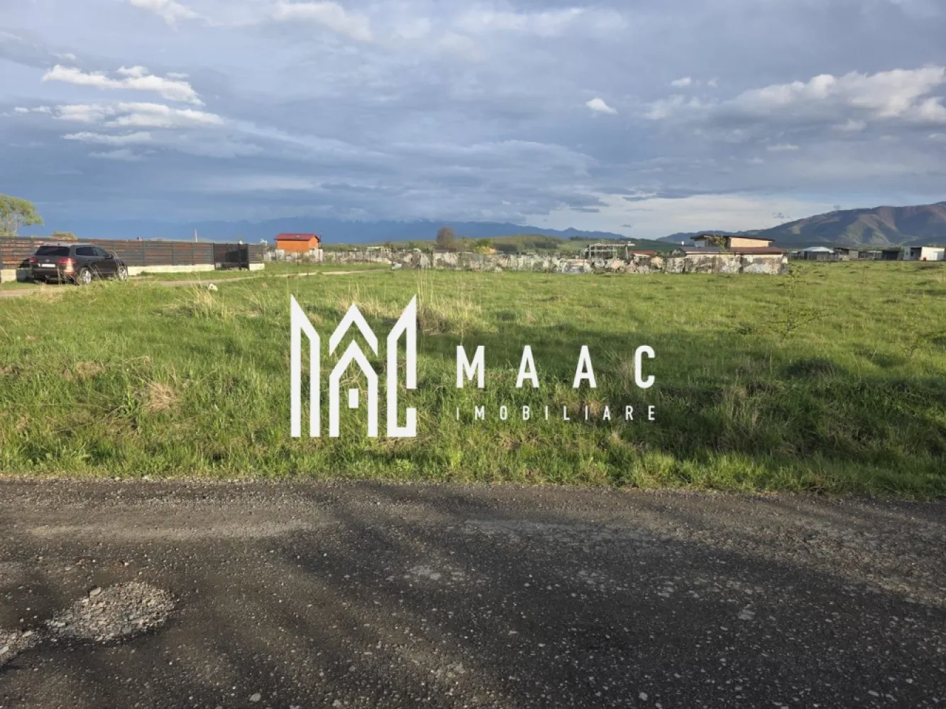 Teren intravilan | 405 MP | Calea Cisnadiei - MAAC Imobiliare vă propune spre vânzare un teren intravilan cu potențial excelent, situat într-una dintre cele mai dinamice zone de dezvoltare ale Sibiului – Calea Cisnădiei, în apropiere de Cartierul Arhitecților.

Dacă îți dorești liniște, dar fără să renunți la accesul rapid către oraș, acest teren este alegerea ideală. Amplasat vizavi de Turnul de Apă și în direcția aerodromului, proprietatea beneficiază de o poziționare strategică, într-o zonă în continuă expansiune, tot mai căutată pentru construcții rezidențiale moderne.

Cu o suprafață de 405 mp, terenul oferă cadrul perfect pentru construirea unei case individuale, fiind ușor de întreținut și ideal pentru un stil de viață echilibrat. În același timp, reprezintă o oportunitate atractivă de investiție, datorită dezvoltării accelerate a zonei și a cererii tot mai ridicate.

Detalii proprietate:

Suprafață: 405 mp
Regim: intravilan
Locație: Calea Cisnădiei – aproape de Cartierul Arhitecților
Reper: vizavi de Turnul de Apă
Direcție: spre aerodrom

Alege să construiești viitorul într-o zonă în plină ascensiune!

Pentru mai multe detalii sau pentru a programa o vizionare, vă rugăm să ne contactați specificând ID : CP3049406