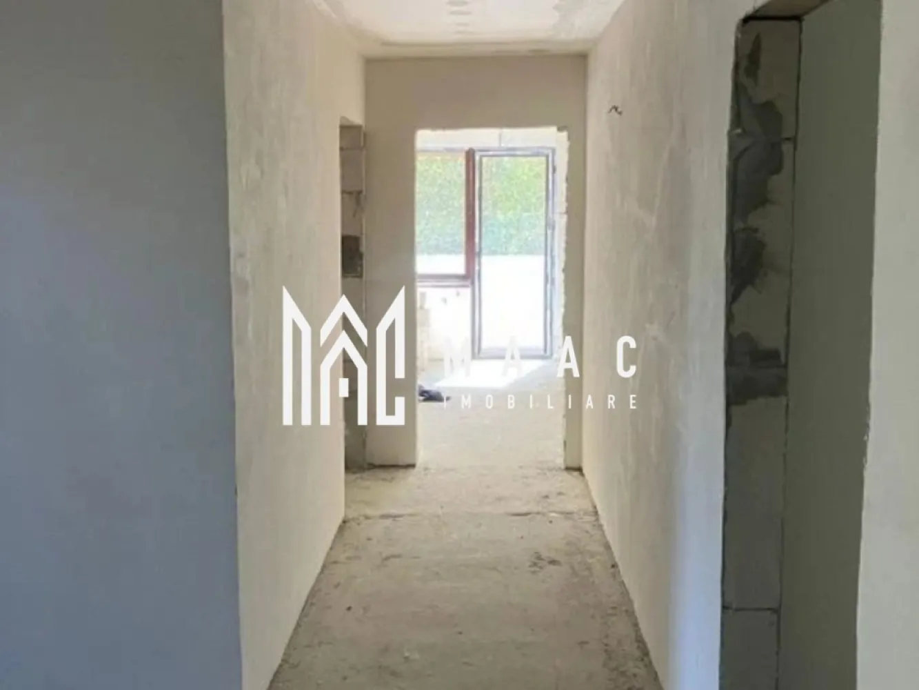 Casaindividuala | 480 Mp | Transfagarasan | Cartisoara - MAAC Imobiliare vă propune spre vânzare o oportunitate de investiție într-o pensiune / mini-hotel, pe care o puteți finaliza după propriul gust, amplasată într-o zonă extraordinară – pe malul pârâului Bâlea și la liziera pădurii, chiar pe Transfăgărășan, în zona turistică a comunei Cârțișoara, județul Sibiu.

Construcția a fost gândită pentru o pensiune P+2, cochetă, cu 13 camere, având următoarea configurație:

Parter:

spațiu pentru recepție și restaurant,
mini-salon de ceai / bar,
bucătărie,
grup sanitar,
1 cameră de serviciu / locuință pentru personal.

Etaj 1:

5 spații de cazare, configurate în 3 camere și 2 apartamente (fiecare apartament cu 2 camere).

Etaj 2:

3 camere, dintre care 2 studiouri mansardate,
mansardă cu balcon, destinată activităților recreative.

Fiecare spațiu de cazare dispune de balcon și baie proprie cu duș.

Clădirea este racordată la energie electrică.
Facilități: apă curentă și canalizare la poartă.

Stadiul construcției: la gri – cu instalațiile sanitare și electrice efectuate, geamuri termopan montate, băi parțial placate cu gresie și faianță, obiecte sanitare achiziționate (nemontate).

Terenul aferent are o suprafață de aproximativ 900 mp, cu intrare directă de pe Transfăgărășan și ieșire spre pârâu și pădure.

Pentru mai multe detalii sau pentru a programa o vizionare, vă rugăm să ne contactați, menționând ID:CP2795106