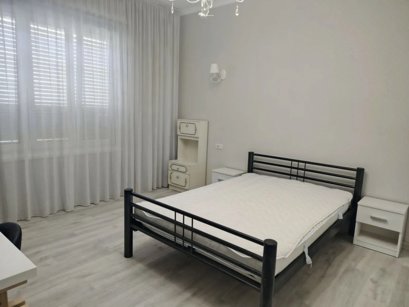 Apartament 3 camere la casa ,ultracentral, 550 E neg. Comision 50%