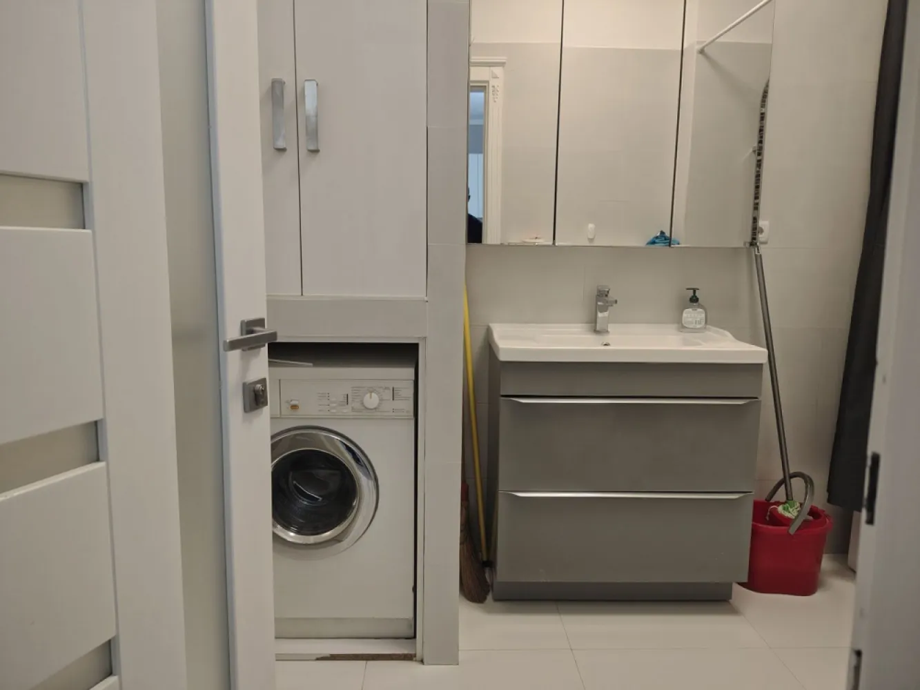 Apartament 3 camere la casa ,ultracentral, 550 E neg. Comision 50%
