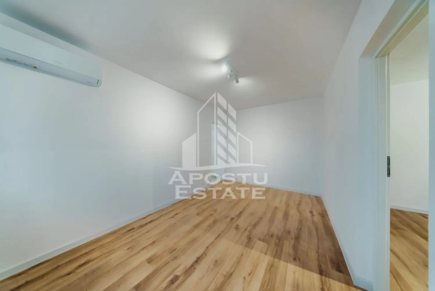 OCAZIE / Aurel Vlaicu / 2 camere renovate LUX