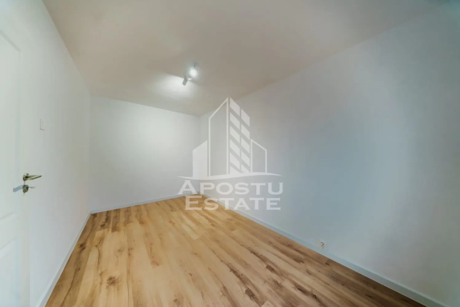 OCAZIE / Aurel Vlaicu / 2 camere renovate LUX
