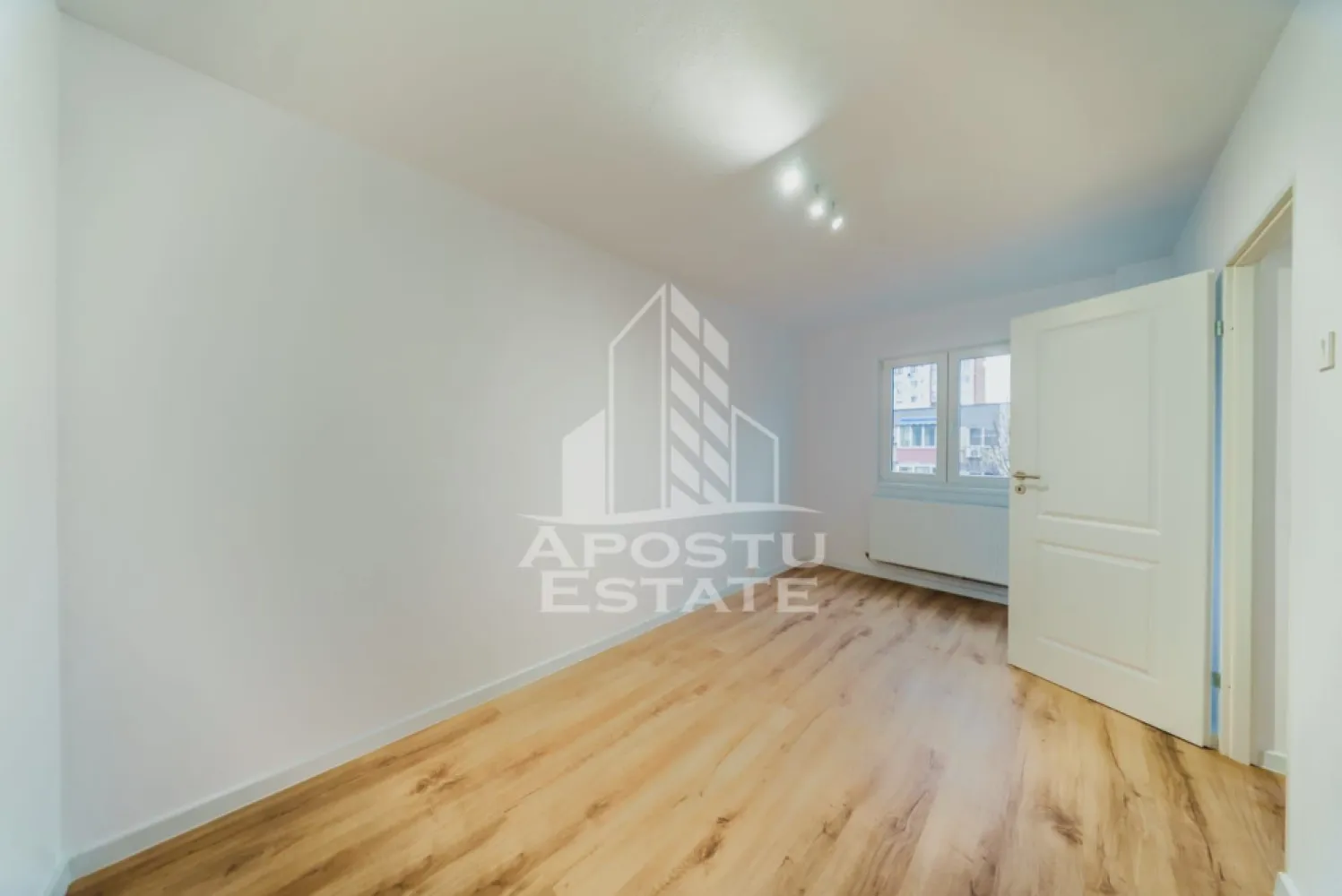 OCAZIE / Aurel Vlaicu / 2 camere renovate LUX