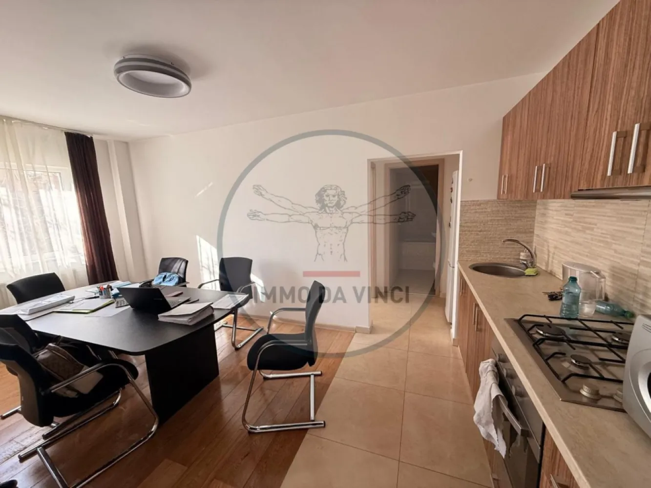 Apartament 4 camere finisat modern Zona Aurel Vlaicu - 🏢 Apartament 4 camere de vanzare
📏 Suprafață utilă: 78 mp 🏗️ Suprafață construită: 82 mp
🛏️ 3 dormitoare
🛁 2 băi
🍽️ 1 bucătărie
🗄️ 1 debara

✨ Finisat modern, mobilat și utilat
📍 Zona Aurel Vlaicu, Cluj-Napoca
🚗 Bloc retras de la trafic
🏠 Parter, bloc reabilitat termic
🔥 Centrală proprie
❄️ Aer condiționat
🔄 Posibilitate decomandare: 4 dormitoare separate

🔑 Posibilitate de închiriere în 2 apartamente distincte
Primul: living + bucătărie + dormitor + baie (chirii estimate 400-500 EUR)
Al doilea: living + bucătărie + 2 dormitoare + baie (chirii estimate 600-700 EUR)

💡 Oportunitate reală de investiție sau locuință pentru familie
Pentru mai multe detalii cat si poze / video va rugam sa ne contactati telefonic.
📞 Contact: 0756 935 933