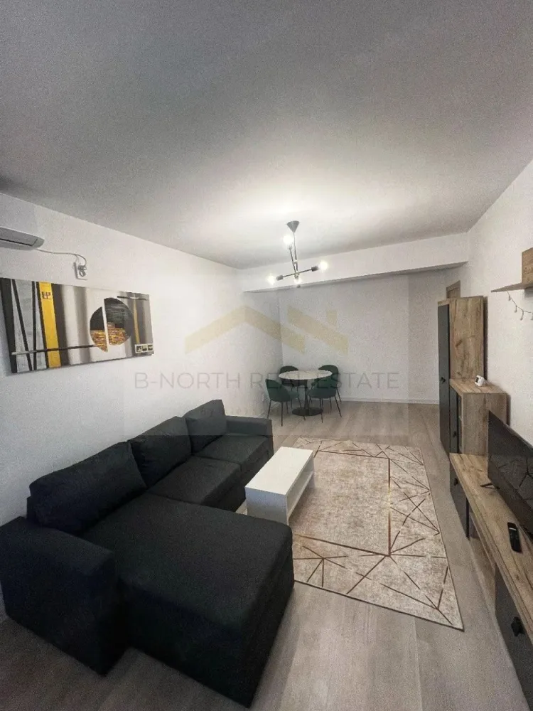 Apartament 2 camere de închiriat | Primera Residence | Strada Biruinței 77 | - B-North Real Estate vă propune spre închiriere un apartament modern cu 2 camere, situat în complexul rezidențial Primera Residence, pe Strada Biruinței nr. 77, în Popești-Leordeni. Apartamentul este amplasat la etajul 3 din 5 si este complet mobilat și utilat, fiind pregătit pentru mutare imediată.

Caracteristici principale:

Apartament cu 2 camere
Compartimentare decomandată
Suprafață utilă: 55 mp
Etaj 3 din 5
Balcon spațios
Bloc nou

Dotări și beneficii:

2 aparate de aer condiționat (living și dormitor)
Bucătărie complet mobilată și utilată
Plită și hotă
Cuptor electric
Mașină de spălat vase
Mașină de spălat rufe cu uscător
Televizor
Mobilier modern
Spații generoase de depozitare
Apartament pregătit pentru mutare imediată

Avantaje locație:

Primera Residence – Strada Biruinței nr. 77
Aproximativ 10–15 minute de mers pe jos până la stația de metrou Berceni
În apropiere de piscine, sală de fitness, magazine, restaurante și cafenele

Acces rapid către București și principalele puncte de interes din Popești-Leordeni
Preț și condiții:

Chirie: 450 euro/lună
Se achită o lună de chirie și o lună de garanție
Nu dispune de loc de parcare

Pentru informații suplimentare și programarea unei vizionări, contactați B-North Real Estate.