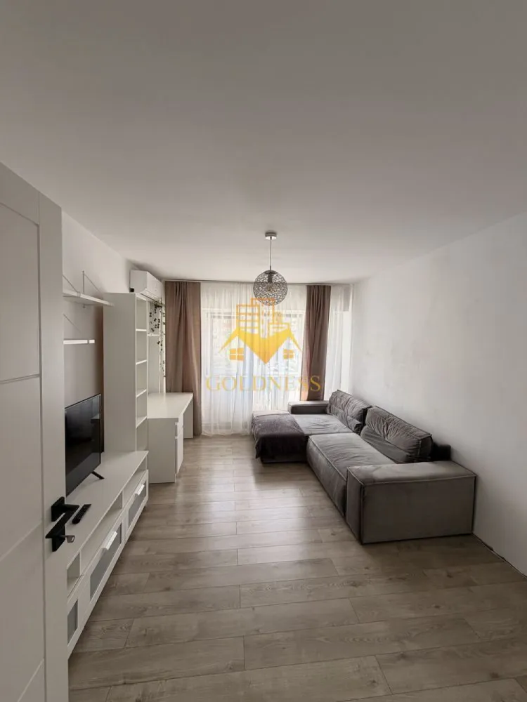 2 camere, Intre Lacuri, Iulius Mall, Dunării, Lidl, Kaufland - GOLDNESS Imobiliare vă propune spre închiriere un apartament cu 2 camere complet mobilat și utilat, la etajul 2 într-un imobil de 4 etaje, în Cartierul Intre Lacuri.
Se află în apropierea stațiilor de transport în comun, magazine, restaurante, spații verzi, farmacii, etc. 

Apartamentul este compartimentat astfel:
 - dormitor cu pat matrimonial, dressing, noptiere
 - living cu canapea extensibilă 
 - bucătărie complet utilată și mobilată, loc de servit masa 
 - baie cu cabina de dus, calorifer port prosop și dulap pentru depozitare.
 - balcon de 8 mp.

Imobilul este dotat cu toate cele necesare- centrală proprie, frigider, aragaz, hotă, mașină de spălat haine și vase, etc. 

Dacă sunteți interesați de acest apartament și doriți să îl vizionați, dar și pentru alte oferte nu ezitați să ne contactați telefonic sau prin e-mail. Vă stăm la dispoziție!
Pentru intermediere se percepe un comision de 50% din prețul chiriei!
