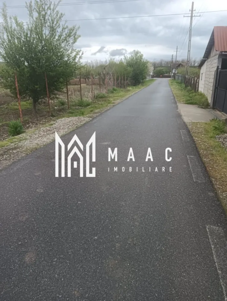 Teren de vanzare | 2.400 mp | Babeni - MAAC Imobiliare vă propune spre vânzare un teren intravilan cu suprafața de 2.400 mp, situat pe strada Brâii, în orașul Băbeni, județul Vâlcea, amplasat într-o zonă centrală, liniștită, cu acces facil din drumul principal, ceea ce îl face potrivit atât pentru construcția unei locuințe individuale, cât și pentru dezvoltarea unui proiect rezidențial de mici dimensiuni. Proprietatea se remarcă prin deschiderea generoasă la stradă și poziționarea avantajoasă în cadrul localității.

Terenul beneficiază de o configurație practică și de acces direct, oferind multiple posibilități de utilizare, în funcție de nevoile viitorului proprietar.

Caracteristici principale:
-suprafață totală de 2.400 mp
-deschidere de 60 m la stradă
-teren intravilan, pretabil pentru construcții

Utilități disponibile:
-apă trasă pe teren
-curent electric la stradă

Poziționarea în orașul Băbeni, pe strada Brâii, asigură acces rapid către punctele de interes locale, într-un cadru echilibrat între zonă centrală și liniște, ceea ce crește atractivitatea investițională a terenului.

Prețul este ușor negociabil, oferind flexibilitate pentru potențialii cumpărători interesați de o achiziție avantajoasă într-o zonă cu potențial de dezvoltare.

Pentru mai multe detalii și programarea unei vizionări, vă rugăm să contactați MAAC Imobiliare și să menționați la telefon numărul CP3053176.