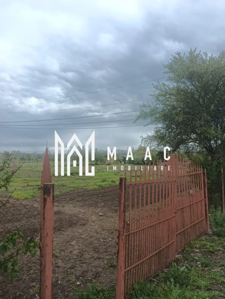 Teren de vanzare | 2.400 mp | Babeni - MAAC Imobiliare vă propune spre vânzare un teren intravilan cu suprafața de 2.400 mp, situat pe strada Brâii, în orașul Băbeni, județul Vâlcea, amplasat într-o zonă centrală, liniștită, cu acces facil din drumul principal, ceea ce îl face potrivit atât pentru construcția unei locuințe individuale, cât și pentru dezvoltarea unui proiect rezidențial de mici dimensiuni. Proprietatea se remarcă prin deschiderea generoasă la stradă și poziționarea avantajoasă în cadrul localității.

Terenul beneficiază de o configurație practică și de acces direct, oferind multiple posibilități de utilizare, în funcție de nevoile viitorului proprietar.

Caracteristici principale:
-suprafață totală de 2.400 mp
-deschidere de 60 m la stradă
-teren intravilan, pretabil pentru construcții

Utilități disponibile:
-apă trasă pe teren
-curent electric la stradă

Poziționarea în orașul Băbeni, pe strada Brâii, asigură acces rapid către punctele de interes locale, într-un cadru echilibrat între zonă centrală și liniște, ceea ce crește atractivitatea investițională a terenului.

Prețul este ușor negociabil, oferind flexibilitate pentru potențialii cumpărători interesați de o achiziție avantajoasă într-o zonă cu potențial de dezvoltare.

Pentru mai multe detalii și programarea unei vizionări, vă rugăm să contactați MAAC Imobiliare și să menționați la telefon numărul CP3053176.