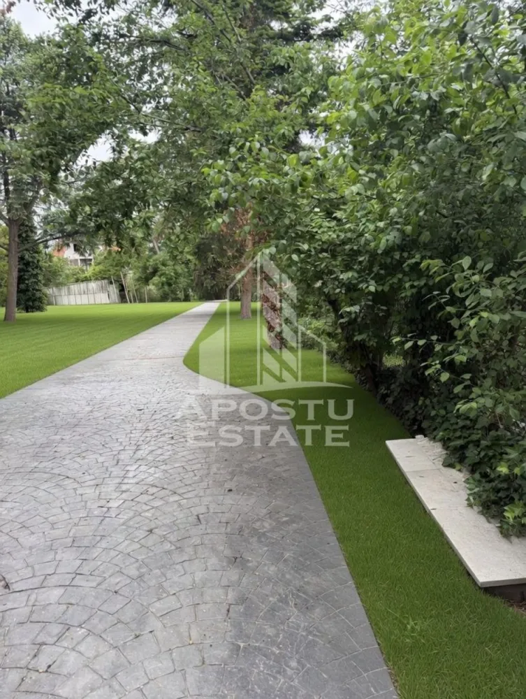 Casa individuala in Timisoara cu teren 1234 mp - Apostu Estate va ofera spre vanzare o casa individuala in Timisoara,zona Fabric la doar cateva minute de mijloace de transport,magazine,scoala ,etc.
 Pozitie excelenta ,constructie din caramida pe regim de inaltime D/P,avand intrare in curte cu deschidere mare ,garaj cu intrare direct in casa.
Izolatie exterioara,tamplerie din geam Termopan,renovat complet.Incalzirea se realizeaza prin intermediul centralei pe gaz prin calorifere.
Compartimentare:
Demisol :
-hol de acces lung
-sala de mese
-1 dormitor
-2 dressinguri
-1 camera tehnica
-2 bai
-garaj inchis 
Parter;
-hol de acces
-baie
-5 camere spatioase 
-intrare in pod 

Locatia are o suprafata utila de 380 mp si teren generos de 1234 mp,teren imprejmuit cu gard ,alei din beton amprentat ,si pomi ornamentali maturi,foarte multa vegetatie .Front stradal 20 ml.
Utilitatiile: apa,curent,gaz,canalizare .
Cu mai multe informatii va stam la dispozitie telefonic!Va asteptam cu drag la o vizionare!