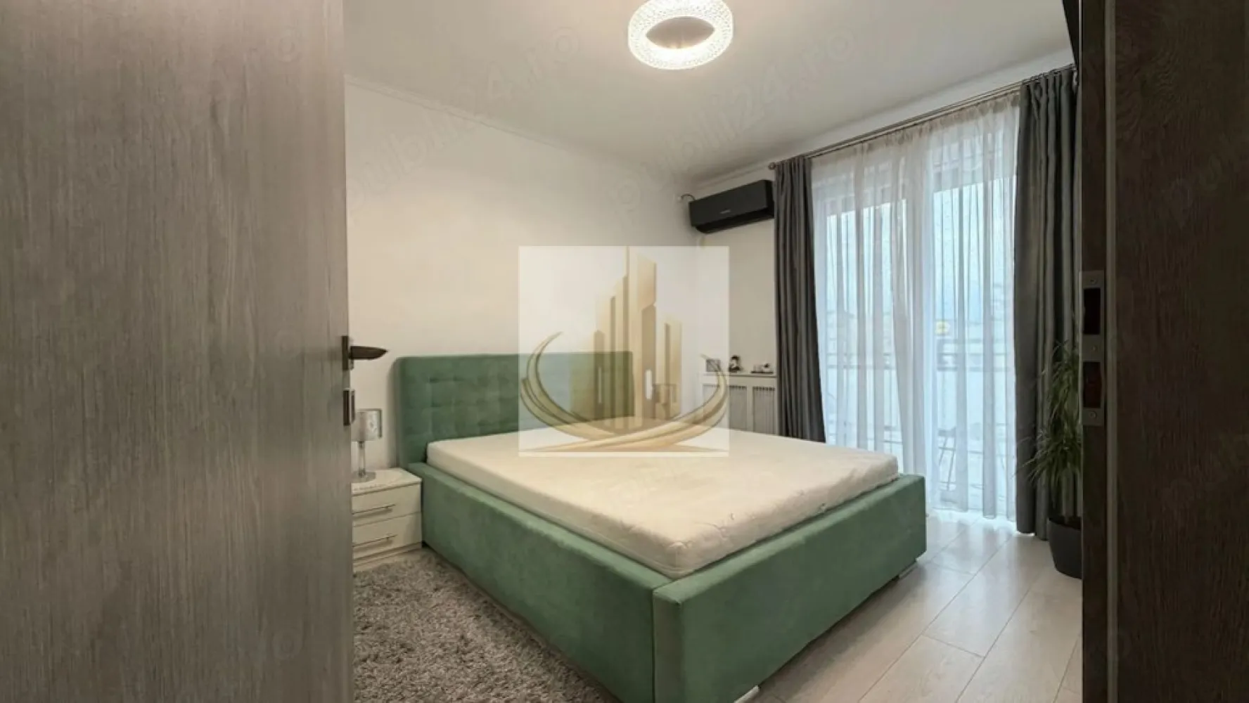 🏡Apartament 1 camera modern Giroc (zona principală) | 34 mp |+parcare - Grand Mobilis Imobiliare vă propune spre vânzare un apartament cu 1 cameră, situat în Giroc, într-o zonă excelentă, aproape de toate facilitățile.

📐 Suprafață utilă: 34 mp
🏢 Etaj: 1
🛋️ Compartimentare decomandată, eficientă și practică

✨ Dotări & beneficii:

* finisaje de înaltă calitate
* pardoseli din gresie și parchet
* balcon cu vedere spre stradă

📍 Localizare excelentă:

* stație de autobuz la câțiva pași
* magazine, restaurante și cafenele în apropiere
* Parc Giroc la doar ~436 m
* farmacie și oficiu poștal în zonă

🛋️ Apartamentul se vinde exact ca în poze
🚗 Loc de parcare inclus în CF

💰 Ideal pentru locuit sau investiție

📞 Dacă te interesează această proprietate, te așteptăm la vizionare!
ID intern CP3054642