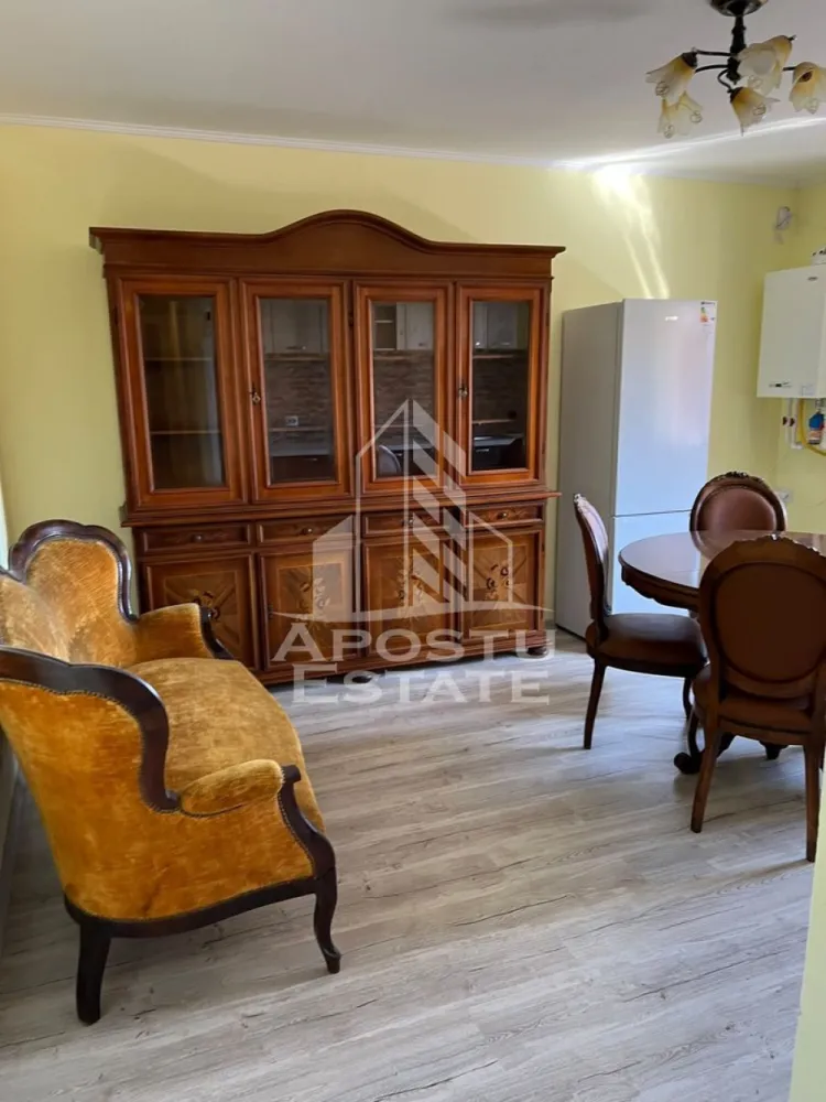 Apartament cu 3 camere de inchiriat, Timisoara zona Steaua - Agentia imobiliara APOSTU ESTATE va propune spre inchiriere un apartament cu 3 camere, spatios si luminos, situat in zona Steaua, o zona linistita si bine pozitionata din Timisoara, potrivit pentru cupluri,persoane singure, sau studenti care isi doresc o locuinta unde sa se simta confortabil si cu acces facil catre scoli, statii de autobuz, supermarketuri , magazine de zona, parcuri.

Suprafata utila: 60 mp
Compartimentare eficienta:
-Hol de acces generos
-Bucatarie mobilata si loc de luat masa 
-Doua dormitoare mobilate 

Confort si facilitati:
-Incalzirea apartamentului: centrala proprie
-Apartamentul este monilat si utilat
-Nu se accepta animale de companie de catre proprietar

Localizare:
-Timis,Timisoara, zona Steaua– acces facil spre magazine, supermarketul, scoli, parcuri si mijloace de transport in comun.

Ideal pentru:
-Persoane singure
-Cupluri
-Studenti

Disponibilitate: imediata
Pret chirie lunara: 350 Euro pret fix 
Programeaza o vizionare pentru a-ti putea imagina viitorul aici!
ID intern: CP3232026