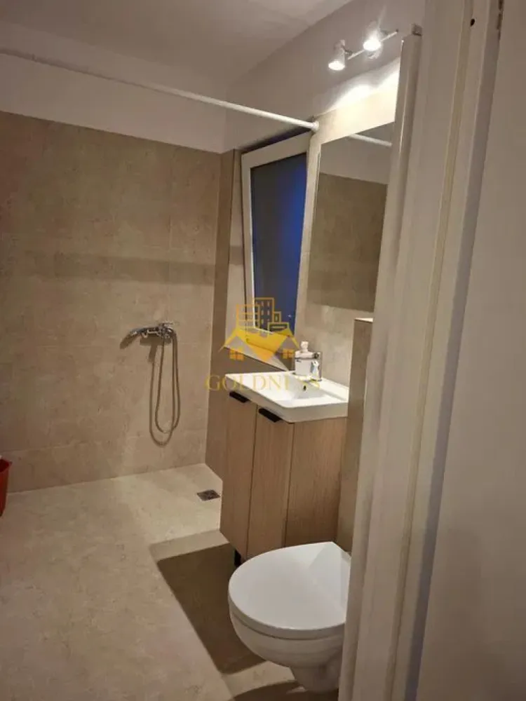 1 camera, Gheorgheni, Constantin Brancusi, Zona Alverna - GOLDNESS Imobiliare vă propune spre închiriere un apartament cu o camera complet mobilat și utilat, la etajul 3 într-un imobil de 4 etaje, în cartierul Gheorgheni. 
 Apartamentul este compartimentat astfel:
- living cu bucatarie open-space complet utilată, canapea extensibla, loc de servit masa.
- Nișa de dormit pe pat dublu, spatiu pentru depozitare
- baie cu cabina de dus calorifer port prosop inox și dulap pentru depozitare.
- balcon 4 mp.

Imobilul este dotat cu toate cele necesare- centrală proprie, mașină de spălat haine, frigider, plită electrică, hotă, etc.
Se află în apropierea stațiilor de transport în comun, magazine, restaurante, spații verzi, farmacii, etc.

Dacă sunteți interesați de acest apartament și doriți să îl vizionați, dar și pentru alte oferte sau detalii nu ezitați să ne contactați telefonic sau prin e-mail - goldnessimobiliare@gmail.com. Vă stăm la dispoziție!
Pentru intermediere se percepe un comision de 50% din prețul chiriei!