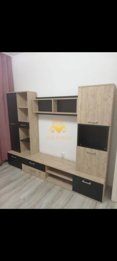 2 camere, modern, terasa, parcare, Urusaului, Terra, Floresti - GOLDNESS Imobiliare vă propune spre închiriere un apartament cu o camera complet mobilat și utilat, la etajul 2 într-un imobil de 5 etaje, în cartierul Terra, Florești.
 Apartamentul este compartimentat astfel:
- living cu bucatarie open-space complet utilată, canapea extensibla, loc de servit masa.
- dormitor cu pat matrimonial, spatiu pentru depozitare, noptiere.
- baie cu cabina de dus calorifer port prosop inox și dulap pentru depozitare.
- terasa de 10 mp.

Imobilul este dotat cu toate cele necesare- centrală proprie, mașină de spălat haine, frigider, plită electrică, hotă, etc.
Se află în apropierea stațiilor de transport în comun, magazine, restaurante, spații verzi, farmacii, etc.
Se poate inchiria parcare cu 30 euro!

Dacă sunteți interesați de acest apartament și doriți să îl vizionați, dar și pentru alte oferte sau detalii nu ezitați să ne contactați telefonic sau prin e-mail - goldnessimobiliare@gmail.com. Vă stăm la dispoziție!
Pentru intermediere se percepe un comision de 50% din prețul chiriei!