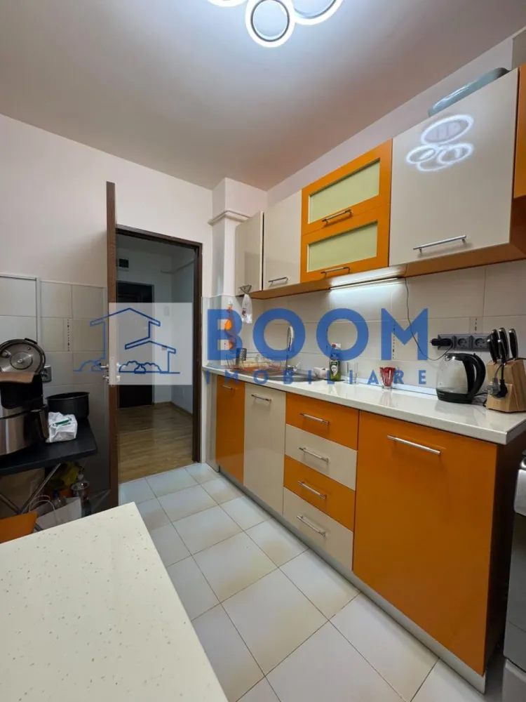 Apartament 2 camere Nord | Parter | Renovat complet | Centrala noua | - MAAC Imobiliare vă propune spre vânzare un apartament decomandat cu 2 camere, situat la parter înalt, într-un bloc izolat termic, în zona Nord.

Apartamentul este o alegere excelentă pentru cei care își doresc o locuință confortabilă, bine întreținută și pregătită pentru mutare imediată. Proprietatea beneficiază de centrală termică nouă cu garanție 7 ani, aer condiționat montat de aproximativ un an, precum și instalație electrică și sanitară nouă.

Se vinde mobilat, exact ca în fotografii, mai puțin electrocasnicele.

Locuința oferă confort, eficiență și avantajul unei zone apreciate, fiind potrivită atât pentru o familie, cât și pentru investiție.

Pentru mai multe detalii și programarea unei vizionări, contactați MAAC Imobiliare! CP3230719