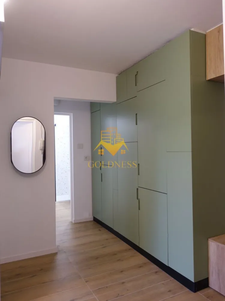 2 camere, Gheorgheni, Nicolae Titulescu, Iulius Mall, FSEGA, Slănic - GOLDNESS Imobiliare vă propune spre închiriere un apartament cu 2 camere complet mobilat și utilat, la etajul 2 într-un imobil de 4 etaje fără lift, în Cartierul Gheorgheni.
Posibilitate de parcare la liber în zona.
Se află în apropierea stațiilor de transport în comun, magazine, restaurante, spații verzi, farmacii, etc. 

Apartamentul este compartimentat astfel:
 - dormitor cu pat matrimonial, dressing, noptiere
 - living cu canapea extensibilă 
 - bucătărie separată complet utilată și mobilată, loc de servit masa 
 - baie cu cada, calorifer port prosop și dulap pentru depozitare.
 - balcon 4mp.

Imobilul este dotat cu toate cele necesare- centrală proprie, frigider, aragaz, hotă, mașină de spălat haine, etc. 

Dacă sunteți interesați de acest apartament și doriți să îl vizionați, dar și pentru alte oferte nu ezitați să ne contactați telefonic sau prin e-mail. Vă stăm la dispoziție!
Pentru intermediere se percepe un comision de 50% din prețul chiriei!
