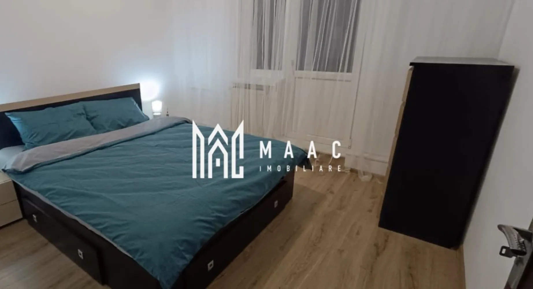 Apartament 3 Camere | Decomandat | 73 MPU | Turnișor - MAAC Imobiliare vă propune spre vânzare un apartament spațios și bine compartimentat, situat în zona Turnișor, potrivit atât pentru locuit, cât și pentru investiție cu randament imediat.

Caracteristici principale
• suprafață utilă de 73 mp
• compartimentare decomandată
• situat la etajul 4 din 5
• 2 balcoane (unul închis, unul semideschis)
• preț: 132.000 euro negociabil

Compartimentare
• hol generos de 8.8 mp cu acces către toate încăperile
• living spațios de 18 mp cu balcon semideschis
• 2 dormitoare (14 mp și 11 mp)
• bucătărie de 9 mp cu geam
• baie cu duș (4.2 mp)
• WC de serviciu (1.6 mp)

Dotări și finisaje
• se poate vinde mobilat și utilat
• apartament igienizat recent
• izolație exterioară + izolație interioară suplimentară
• centrală proprie
• locuință luminoasă și eficientă termic

Localizare și avantaje
• situat pe Aleea Iasomiei, într-o zonă modernizată recent
• locuri de parcare publice gratuite
• zonă verde cu spații de relaxare
• loc de joacă la 30 m
• stații de transport în comun la aproximativ 200 m
• magazine și facilități (Profi, Simpa, Trans Agape) la câteva minute
• acces rapid către centre comerciale

Beneficii
• ideal pentru investiție – poate fi închiriat imediat
• potrivit pentru familie sau cuplu
• compartimentare practică și spații generoase

Pentru mai multe detalii sau pentru programarea unei vizionări, vă rugăm să ne contactați și să menționați ID-ul proprietății;CP3052079.