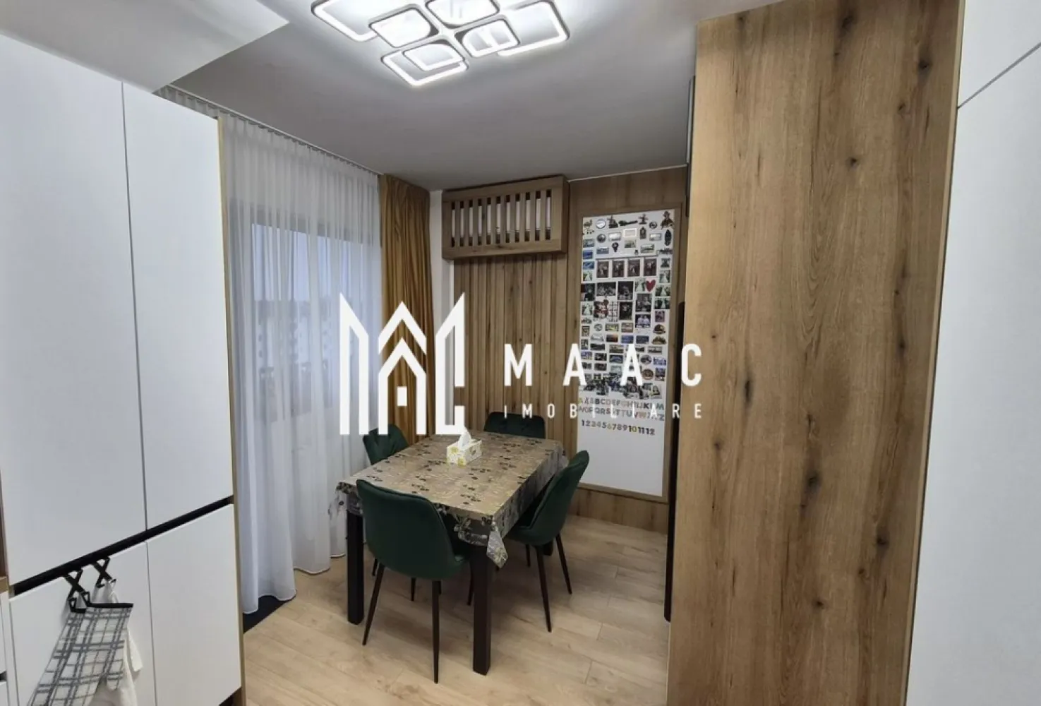 Apartament 4 Camere | 96 MPU | Cartierul Arhitecților - MAAC Imobiliare vă propune spre vânzare un apartament spațios, modern și eficient compartimentat, dispus pe două niveluri, ideal pentru o familie sau pentru investiție

Caracteristici principale
• suprafață utilă totală de 95,90 mp
• compartimentare pe două niveluri, practică și aerisită
• balcon generos de 10,30 mp
• imobil dotat cu lift

Compartimentare și dotări

Nivel 1
• living cu bucătărie open space
• 2 dormitoare (unul cu baie proprie cu cadă)
• baie cu duș
• balcon

Nivel 2
• dormitor spațios
• baie generoasă
• hol cu spații de depozitare

• acces între niveluri prin scară metalică cu trepte din lemn

Dotări și beneficii
• se vinde complet mobilat și utilat
• electrocasnice în garanție (TV-uri, mașină de spălat vase, frigider, congelator, plită cu inducție, cuptor, espressor, mașină de spălat rufe, uscător etc.)
• aer condiționat
• balcon amenajat cu grătar electric, masă și spații de depozitare
•un loc de parcare inclus
• acces securizat în parcare cu barieră

Beneficii
• ideal pentru familie numeroasă
• potrivit pentru investiție în regim rezidențial premium
• disponibil pentru mutare imediată

Pentru mai multe detalii sau pentru programarea unei vizionări, vă rugăm să ne contactați și să menționați ID-ul proprietății; CP3052097.