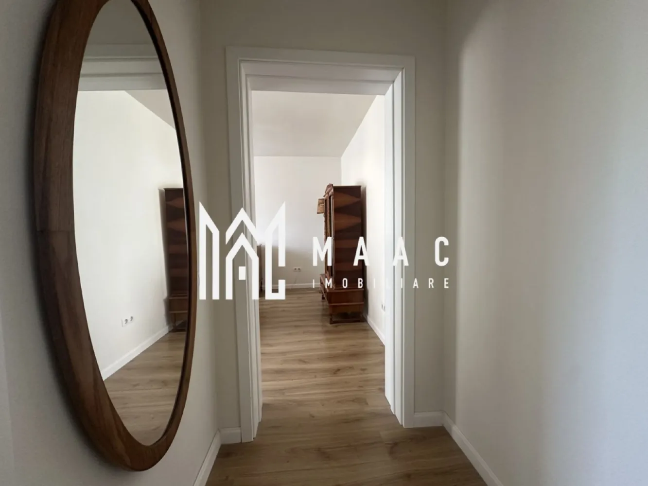Apartament 3 Camere | Etaj 2 | 65 MPU | Central - MAAC Imobiliare vă propune spre închiriere un apartament bine compartimentat, ideal pentru un cuplu sau o familie, situat într-o zonă accesibilă, cu legături rapide către principalele puncte de interes.

Caracteristici principale
• suprafață utilă de 65 mp
• compartimentare practică
• situat la etajul 2 din 4
• disponibil imediat
• preț: 500 euro/lună

Compartimentare
• living luminos
• 1 dormitor matrimonial
• 1 cameră suplimentară (poate fi utilizată ca dormitor sau birou)
• bucătărie
• baie
• hol

Localizare și avantaje
• zonă liniștită și accesibilă
• acces facil către magazine, școli și transport în comun
• conexiune rapidă către principalele zone ale orașului

Pentru mai multe detalii sau pentru programarea unei vizionări, vă rugăm să ne contactați și să menționați ID-ul proprietății; CP3053881.