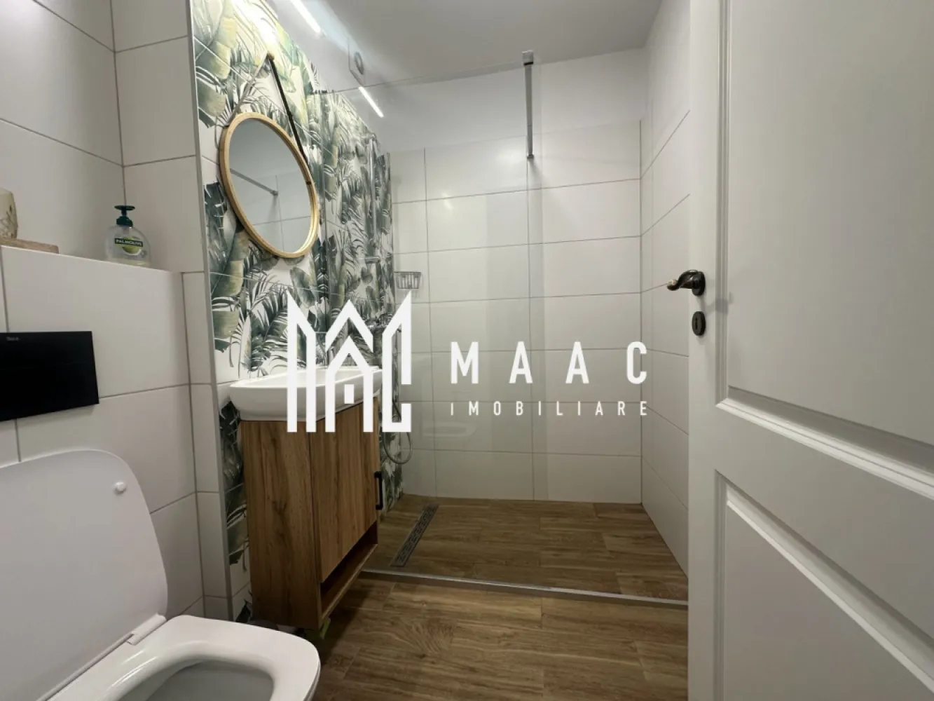 Apartament 3 Camere | Etaj 2 | 65 MPU | Central - MAAC Imobiliare vă propune spre închiriere un apartament bine compartimentat, ideal pentru un cuplu sau o familie, situat într-o zonă accesibilă, cu legături rapide către principalele puncte de interes.

Caracteristici principale
• suprafață utilă de 65 mp
• compartimentare practică
• situat la etajul 2 din 4
• disponibil imediat
• preț: 500 euro/lună

Compartimentare
• living luminos
• 1 dormitor matrimonial
• 1 cameră suplimentară (poate fi utilizată ca dormitor sau birou)
• bucătărie
• baie
• hol

Localizare și avantaje
• zonă liniștită și accesibilă
• acces facil către magazine, școli și transport în comun
• conexiune rapidă către principalele zone ale orașului

Pentru mai multe detalii sau pentru programarea unei vizionări, vă rugăm să ne contactați și să menționați ID-ul proprietății; CP3053881.