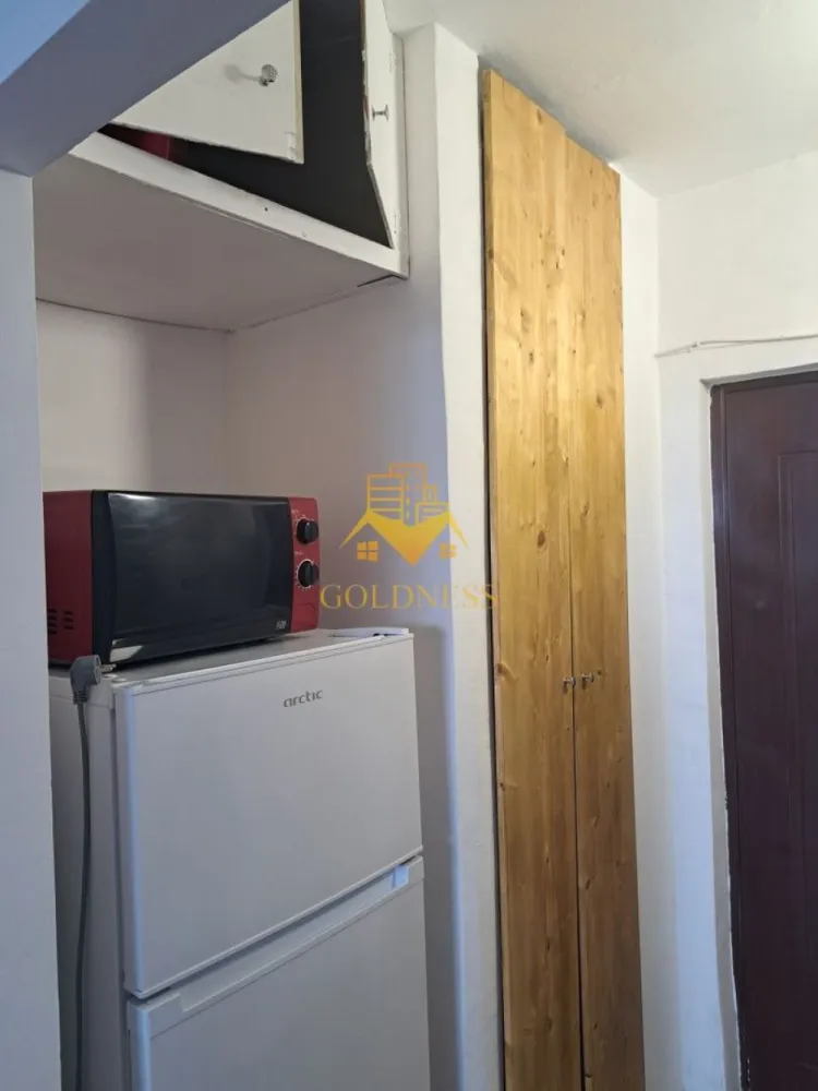 1 camera, Manastur, Grigore Alexandrescu, Flora, MC, Panemar, Profi - GOLDNESS Imobiliare vă propune spre închiriere un apartament cu 1 camere complet mobilat și utilat, la etajul 9 într-un imobil de 10 etaje cu 2 lifturi, în Cartierul Manastur.
Se află în apropierea stațiilor de transport în comun, magazine, restaurante, spații verzi, farmacii, etc. 

Apartamentul este compartimentat astfel:
 - camera cu pat matrimonial, dressing, noptiere
 - bucătărie complet utilată și mobilată
 - baie cu cabina de dus, calorifer port prosop și dulap pentru depozitare.
 - balcon închis 3mp.

Imobilul este dotat cu toate cele necesare- termoficare, frigider, aragaz, hotă, mașină de spălat haine, etc. 

Dacă sunteți interesați de acest apartament și doriți să îl vizionați, dar și pentru alte oferte nu ezitați să ne contactați telefonic sau prin e-mail. Vă stăm la dispoziție!
Pentru intermediere se percepe un comision de 50% din prețul chiriei!