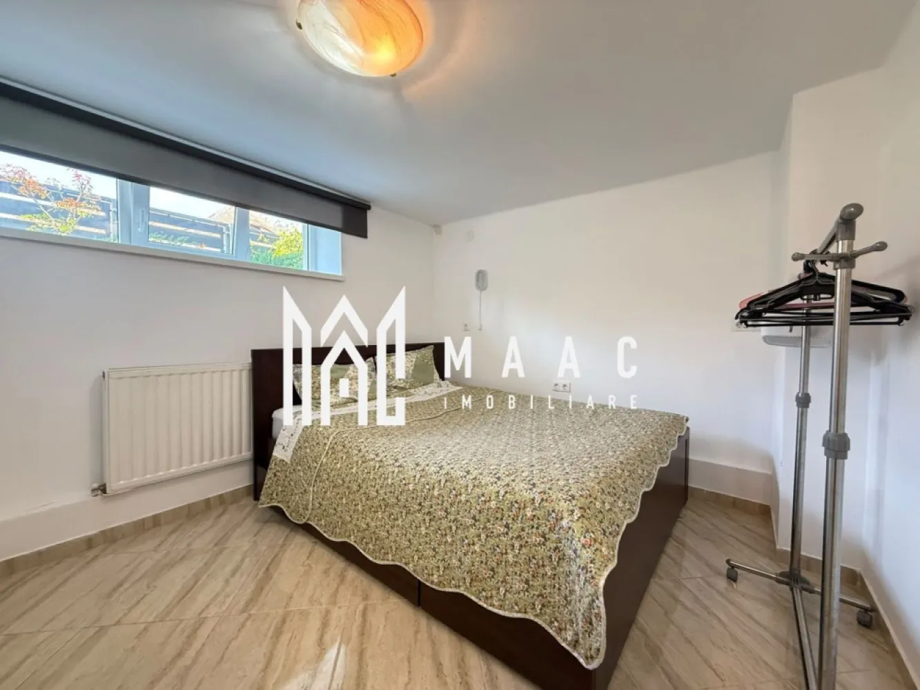 Garsoniera | Curte | Renovata | Moderna | Sub Arini - MAAC Imobiliare ofera spre inchiriere garsoniera/ studio, la casa, cu acces la curte, de inchiriat, complet mobilata si utilata, in zona parcului Sub Arini.

*Curentul electric, apa si canalul sunt incluse in pretul chiriei.

Garsoniera este alcatuita dintr-un dormitor cu pat dublu, bucatarie cu toate facilitatile, baie si un spatiu de depozitare. 

Aceasta are acces la curte, unde este montat sistem de supraveghere video.

Amplasamentul imobilului este avantajos, aflandu-se pe o strada paralela cu Calea Dumbravii, o zona linistita de case, la cateva minute de Parcul Sub Arini.

Se percepe o chirie in avans si garantie in cuantumul unei chirii lunare. Disponibilitate imedita.

Pentru mai multe detalii sau pentru a programa o vizionare, va rugam specificati telefonic: CP3232066
