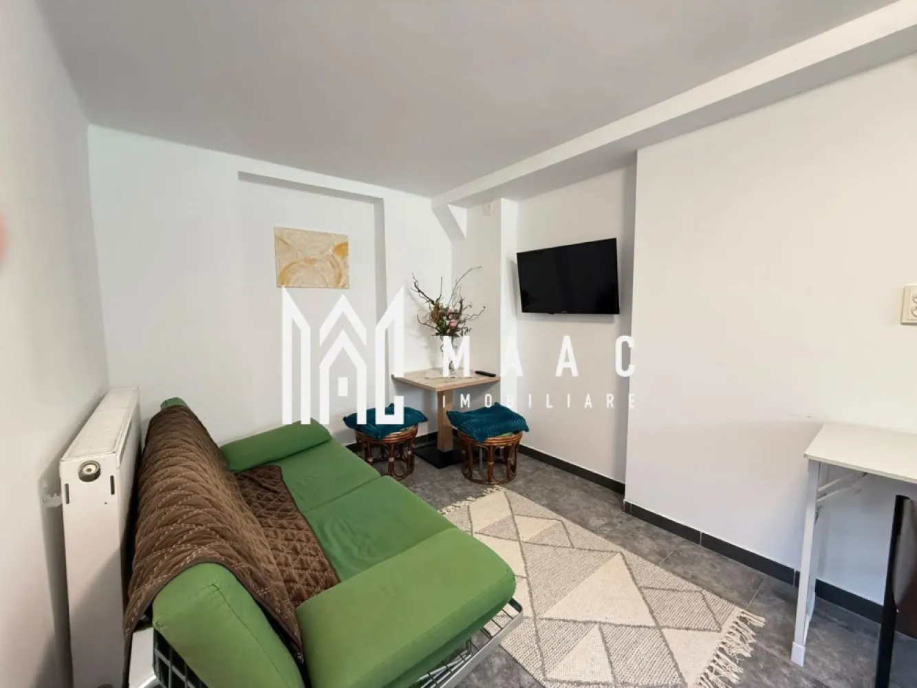 Garsoniera | Curte | Renovata | Moderna | Sub Arini - MAAC Imobiliare ofera spre inchiriere garsoniera/ studio, la casa, cu acces la curte, de inchiriat, complet mobilata si utilata, in zona parcului Sub Arini.

*Curentul electric, apa si canalul sunt incluse in pretul chiriei.

Garsoniera este alcatuita dintr-un dormitor cu pat dublu, bucatarie cu toate facilitatile, baie si un spatiu de depozitare. 

Aceasta are acces la curte, unde este montat sistem de supraveghere video.

Amplasamentul imobilului este avantajos, aflandu-se pe o strada paralela cu Calea Dumbravii, o zona linistita de case, la cateva minute de Parcul Sub Arini.

Se percepe o chirie in avans si garantie in cuantumul unei chirii lunare. Disponibilitate imedita.

Pentru mai multe detalii sau pentru a programa o vizionare, va rugam specificati telefonic: CP3232066