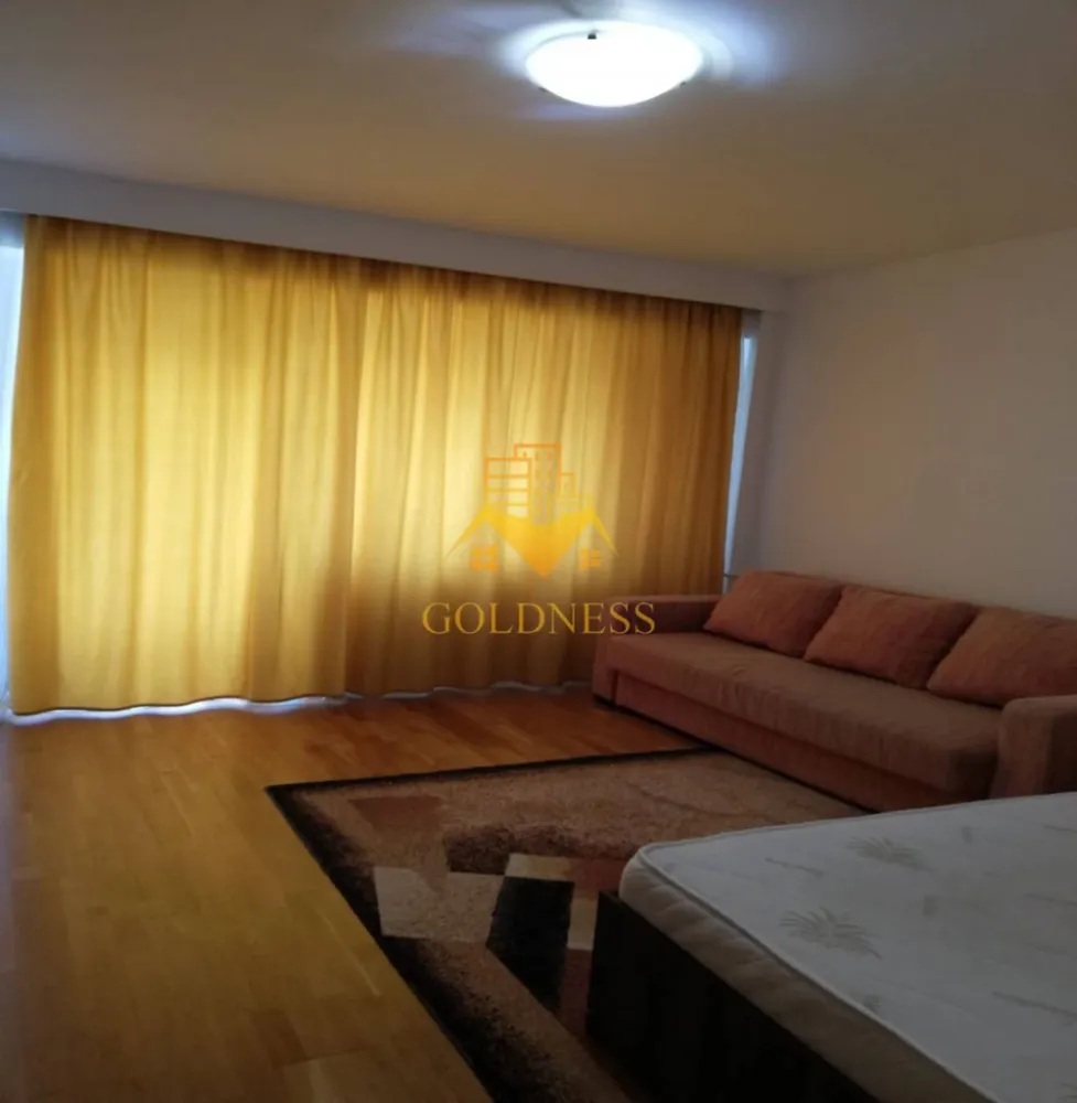 1 camera decomandata, Marasti, Dorobantilor, The Office, OMV, Lidl - GOLDNESS Imobiliare vă propune spre închiriere un apartament cu 1 camere complet mobilat și utilat, la etajul 2 într-un imobil de 4 etaje, în Cartierul Marasti.
Se află în apropierea stațiilor de transport în comun, magazine, restaurante, spații verzi, farmacii, etc. 

Apartamentul este compartimentat astfel:
 - camera cu canapea extensibila, dressing, noptiere
 - bucătărie complet utilată și mobilată
 - baie cu cabina de dus, calorifer port prosop și dulap pentru depozitare.
 - balcon 3mp

Imobilul este dotat cu toate cele necesare- termoficare cu repartitoare la calorifere, frigider, aragaz, hotă, mașină de spălat haine, etc. 

Dacă sunteți interesați de acest apartament și doriți să îl vizionați, dar și pentru alte oferte nu ezitați să ne contactați telefonic sau prin e-mail. Vă stăm la dispoziție!
Pentru intermediere se percepe un comision de 50% din prețul chiriei!