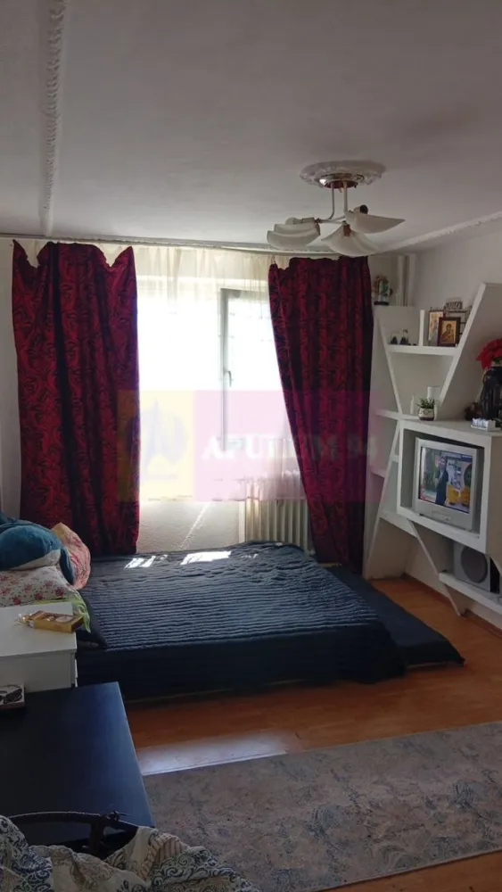 Apartament 2 camere Titan- Piata Salajan. - Compania imobiliara Apulum94 va propune un apartament de 2 camere confort 2, situat in zona Titan, in apropiere de Piata Salajan.
Imobilul este reabilitat termic, este curat, cu vecini civilizati si are camere video. 
Apartamentul este curat, semidecomadat si are o suprafata de 37 mp cu tot cu balcon. 
Are gresie, faianta, parchet, termopan, repartitoare, apometre. 
Pentru vizionare si alte detalii nu ezitati sa ma contactati pe nr 0733683446- Laura Ionescu.