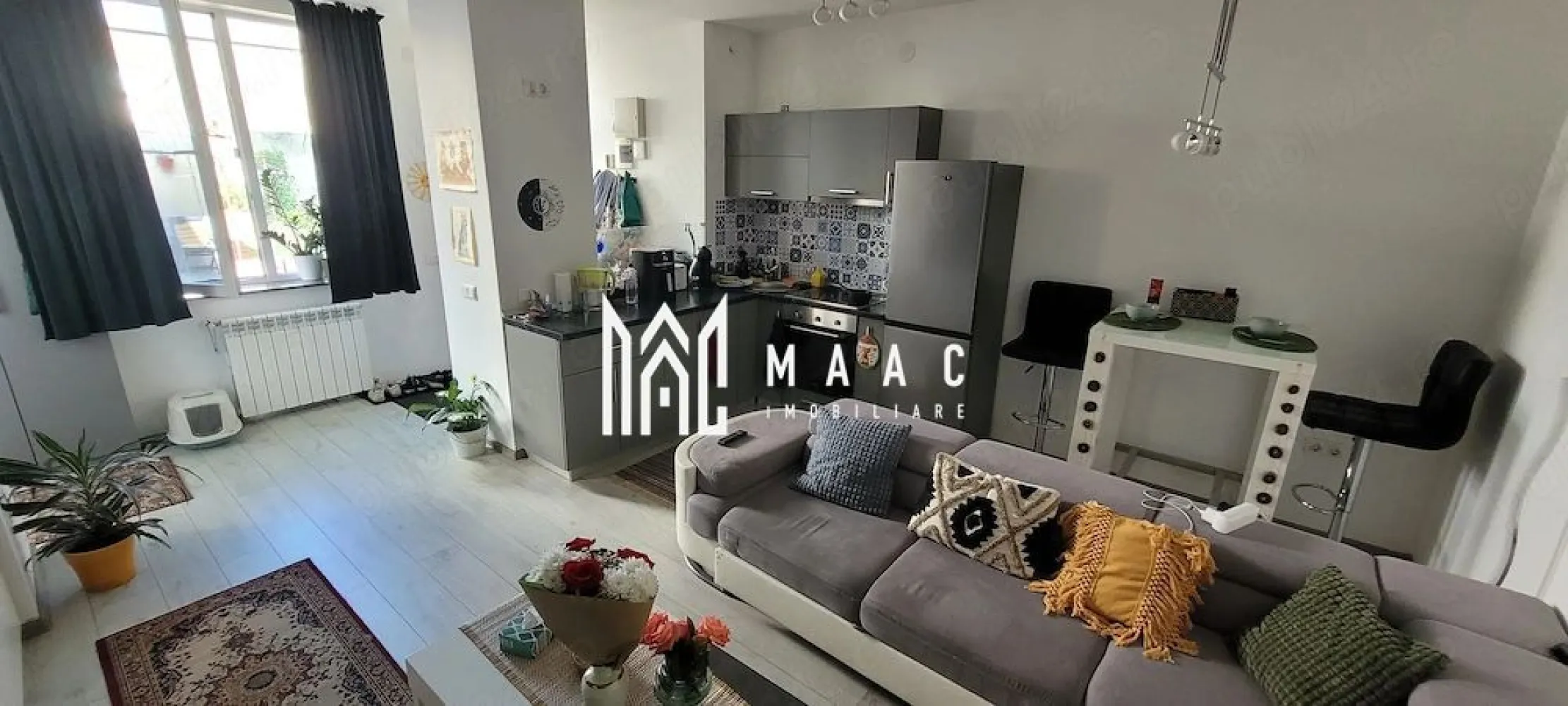 Apartament 2 camere decomandat | Ultracentral | parter, parcare - Apartament de închiriat în Sibiu, în zona Ultracentrală, cu 2 camere decomandate, 45 mp utili, poziționat la parter, cu loc de parcare și prima închiriere, aproape de Teatrul Gong.

Detalii proprietate:
• Suprafață utilă: 45 mp
• Compartimentare: apartament decomandat cu living și bucătărie, dormitor și baie cu geam
• Poziționare la parter
• An construcție: 1980
• Se închiriază mobilat și utilat complet
• Baie cu geam pentru aerisire naturală
• Loc de parcare inclus
• Curte comună, cu măsuță și scaune
• Prima închiriere
• Nu se acceptă animale de companie

Localizare și acces:
Proprietatea este amplasată în zona Ultracentrală din Sibiu, în apropiere de Teatrul Gong, cu acces rapid către punctele centrale ale orașului. Configurația la parter și poziționarea ultracentrală o fac practică pentru locuire pe termen lung, iar curtea comună adaugă un spațiu exterior util.

Cod anunț CP3227677. Contactați echipa MAAC Imobiliare pentru o vizionare și pentru detalii despre condițiile de închiriere pe termen lung.