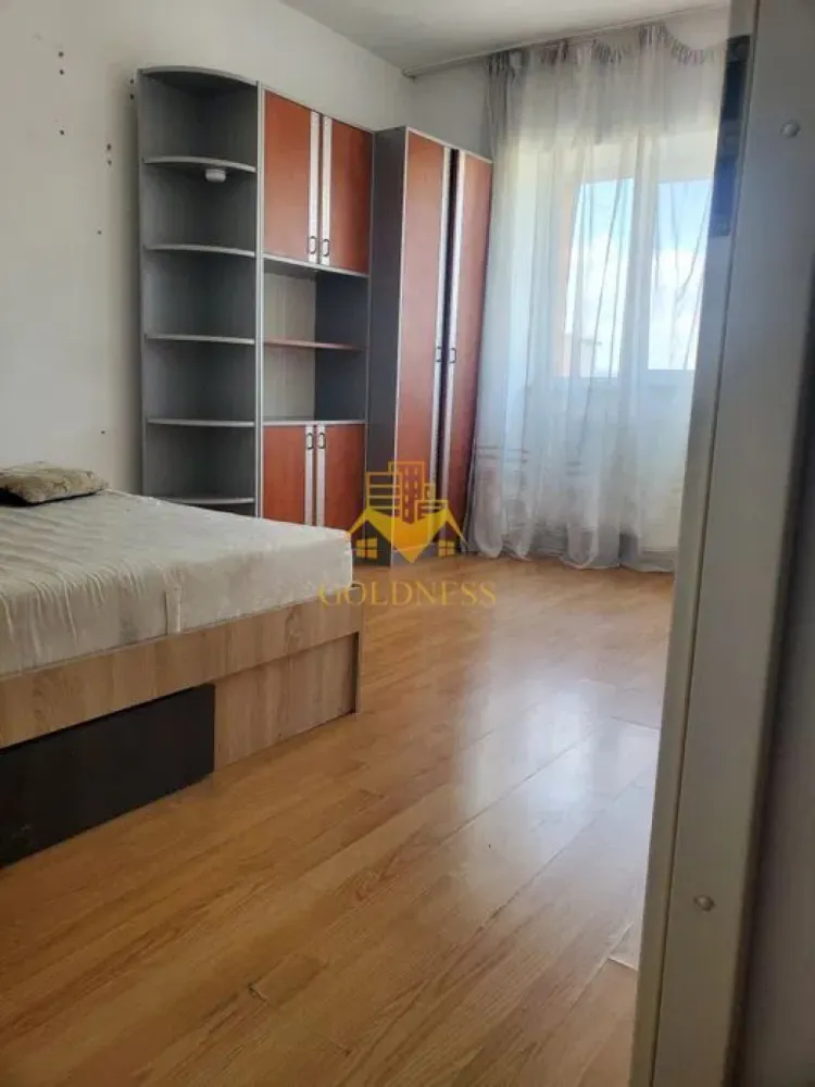 3 camere open space, balcon, Marasti, Kaufland, OMV, Mega Image, PENNY - GOLDNESS Imobiliare vă propune spre închiriere un apartament cu 3 camere complet mobilat și utilat, la etajul 8 într-un imobil de 8 etaje, în Cartierul Marasti.
Se poate parca prin zona
Se află în apropierea stațiilor de transport în comun, magazine, restaurante, spații verzi, farmacii, etc. 

Apartamentul este compartimentat astfel:
 - dormitor cu pat matrimonial, dressing, noptiere
 - dormitor cu pat matrimonial, dressing, noptiere
 - living cu bucatarie open space complet utilată și mobilată, canapea extensibilă, loc de servit masa 
 - baie cu cada, calorifer port prosop și dulap pentru depozitare.
 -balcon de 5 mp.

Imobilul este dotat cu toate cele necesare- centrală proprie, frigider, aragaz, hotă, mașină de spălat haine, etc. 

Dacă sunteți interesați de acest apartament și doriți să îl vizionați, dar și pentru alte oferte nu ezitați să ne contactați telefonic sau prin e-mail. Vă stăm la dispoziție!
Pentru intermediere se percepe un comision de 50% din prețul chiriei!