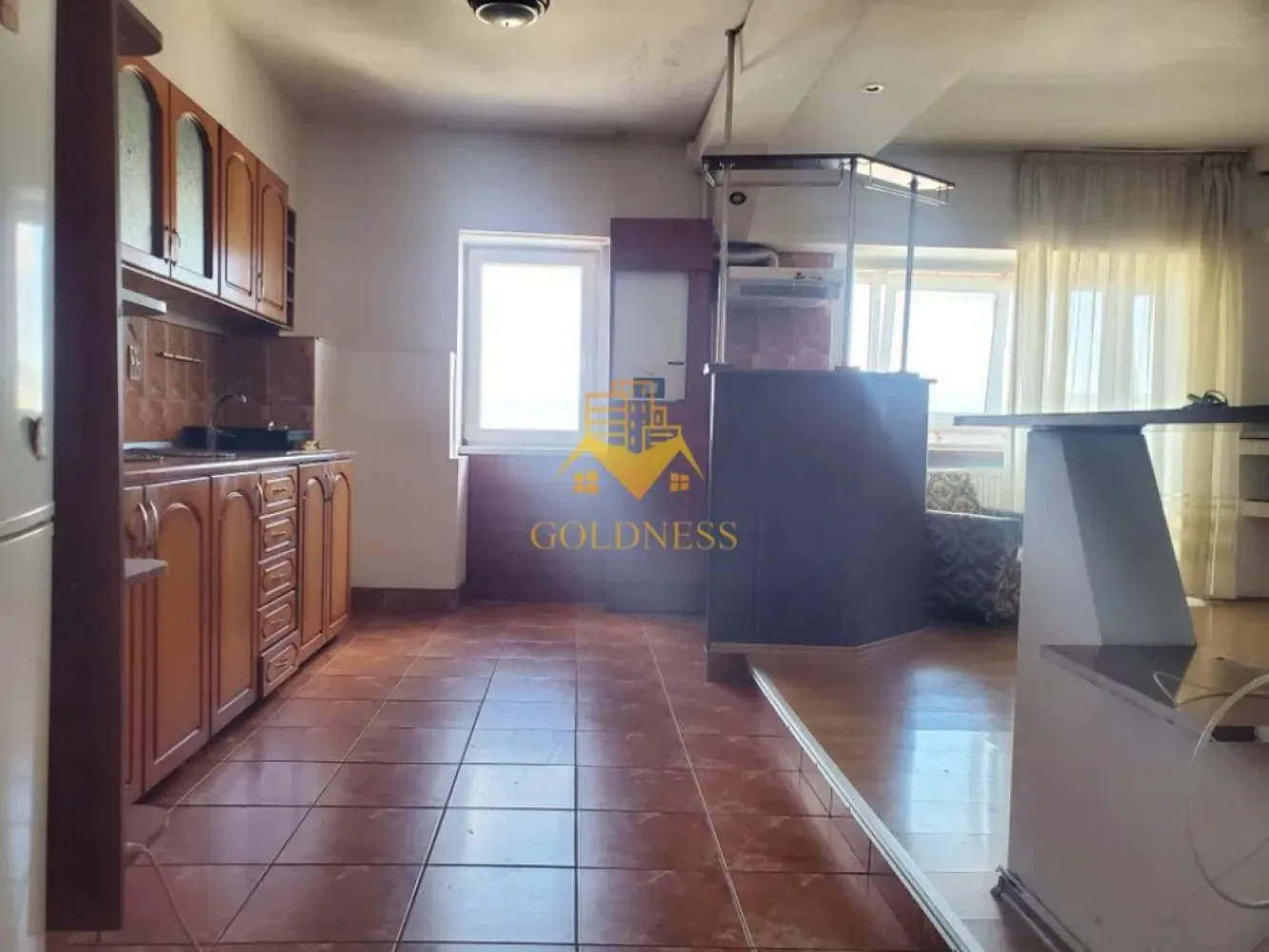 3 camere open space, balcon, Marasti, Kaufland, OMV, Mega Image, PENNY - GOLDNESS Imobiliare vă propune spre închiriere un apartament cu 3 camere complet mobilat și utilat, la etajul 8 într-un imobil de 8 etaje, în Cartierul Marasti.
Se poate parca prin zona
Se află în apropierea stațiilor de transport în comun, magazine, restaurante, spații verzi, farmacii, etc. 

Apartamentul este compartimentat astfel:
 - dormitor cu pat matrimonial, dressing, noptiere
 - dormitor cu pat matrimonial, dressing, noptiere
 - living cu bucatarie open space complet utilată și mobilată, canapea extensibilă, loc de servit masa 
 - baie cu cada, calorifer port prosop și dulap pentru depozitare.
 -balcon de 5 mp.

Imobilul este dotat cu toate cele necesare- centrală proprie, frigider, aragaz, hotă, mașină de spălat haine, etc. 

Dacă sunteți interesați de acest apartament și doriți să îl vizionați, dar și pentru alte oferte nu ezitați să ne contactați telefonic sau prin e-mail. Vă stăm la dispoziție!
Pentru intermediere se percepe un comision de 50% din prețul chiriei!