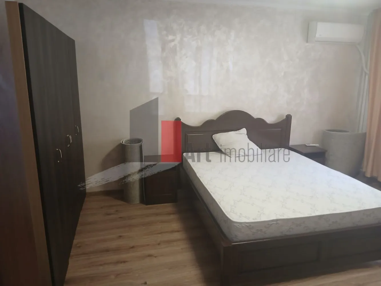 Inchiriere Garsoniera Vitan Mall - Va propunem spre inchiriere o garsoniera situata in zona Vitan Mall, Etaj P/8, decomandata, mobilata si utilata modern, renovata, proaspat zugravita, gresie, faianta, parchet, termopan, aer conditionat, usi schimbate, libera, bloc mixt, apropiere Mihai Bravu, Dristor