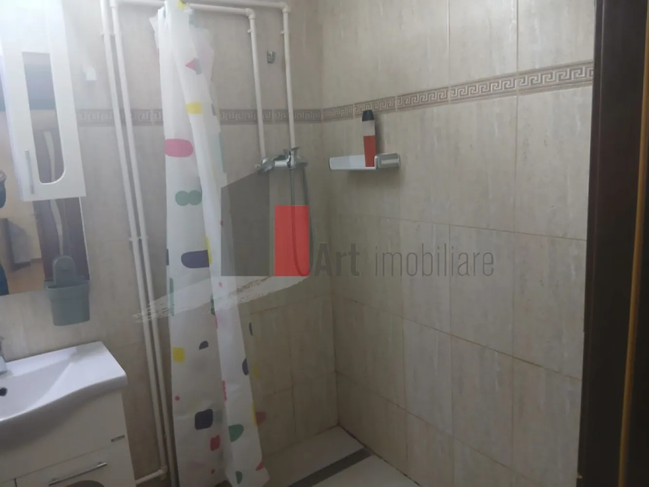 Inchiriere Garsoniera Vitan Mall - Va propunem spre inchiriere o garsoniera situata in zona Vitan Mall, Etaj P/8, decomandata, mobilata si utilata modern, renovata, proaspat zugravita, gresie, faianta, parchet, termopan, aer conditionat, usi schimbate, libera, bloc mixt, apropiere Mihai Bravu, Dristor