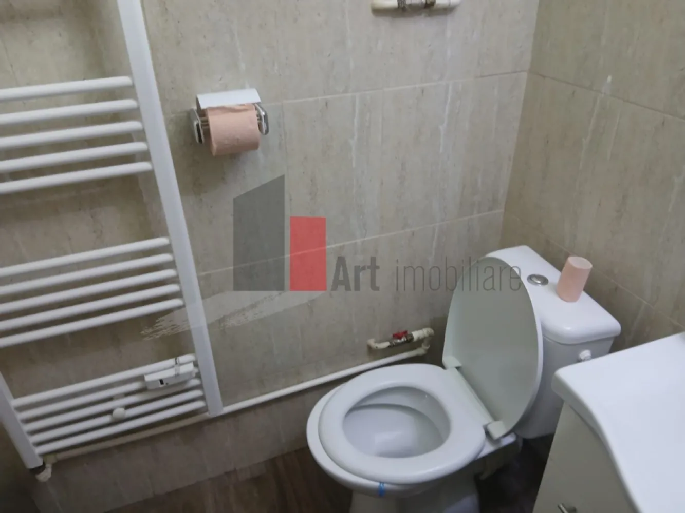 Inchiriere Garsoniera Vitan Mall - Va propunem spre inchiriere o garsoniera situata in zona Vitan Mall, Etaj P/8, decomandata, mobilata si utilata modern, renovata, proaspat zugravita, gresie, faianta, parchet, termopan, aer conditionat, usi schimbate, libera, bloc mixt, apropiere Mihai Bravu, Dristor