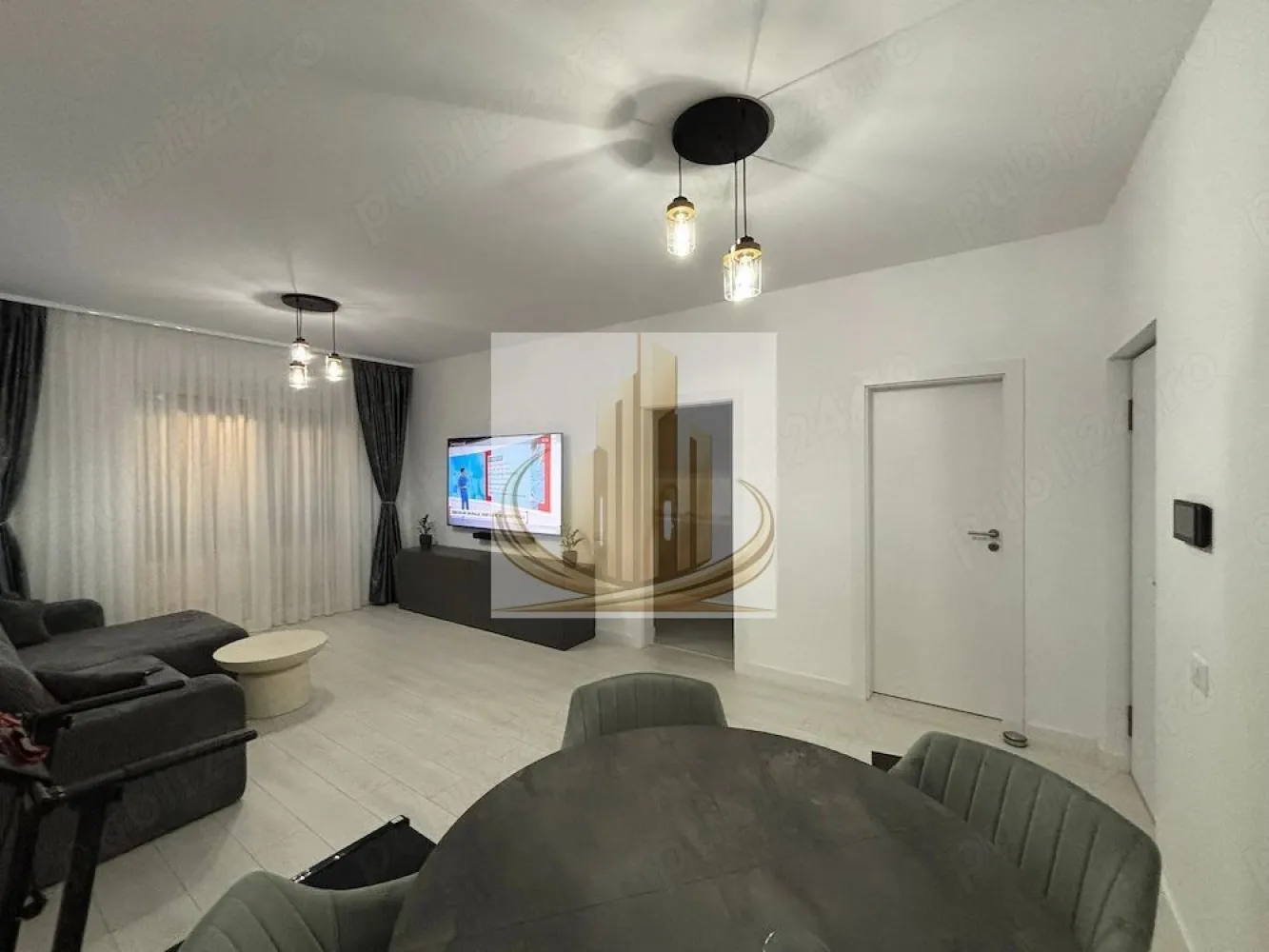 🏡Ap 3 camere Giroc, 74mp +parcare - Grand Mobilis Imobiliare vă propune spre vânzare un apartament modern cu 3 camere, situat în Giroc, ideal atât pentru locuință proprie, cât și pentru investiție.

📐 Suprafață utilă: 74 mp
🛏️ Compartimentare:

* 2 dormitoare spațioase
* living luminos
* bucătărie separată
* 2 băi
* spațiu de depozitare

🌿 Balcon generos de 9 mp, perfect pentru relaxare

🏢 Apartamentul se vinde parțial mobilat, oferindu-vă libertatea de a-l amenaja după propriul gust.
🚗 În preț este inclus un loc de parcare.

📍 Zonă liniștită, în plină dezvoltare, cu acces facil către oraș.

💰 Preț ușor negociabil

📞 Pentru mai multe detalii și programarea unei vizionări, nu ezitați să ne contactați!
ID intern CP3054602