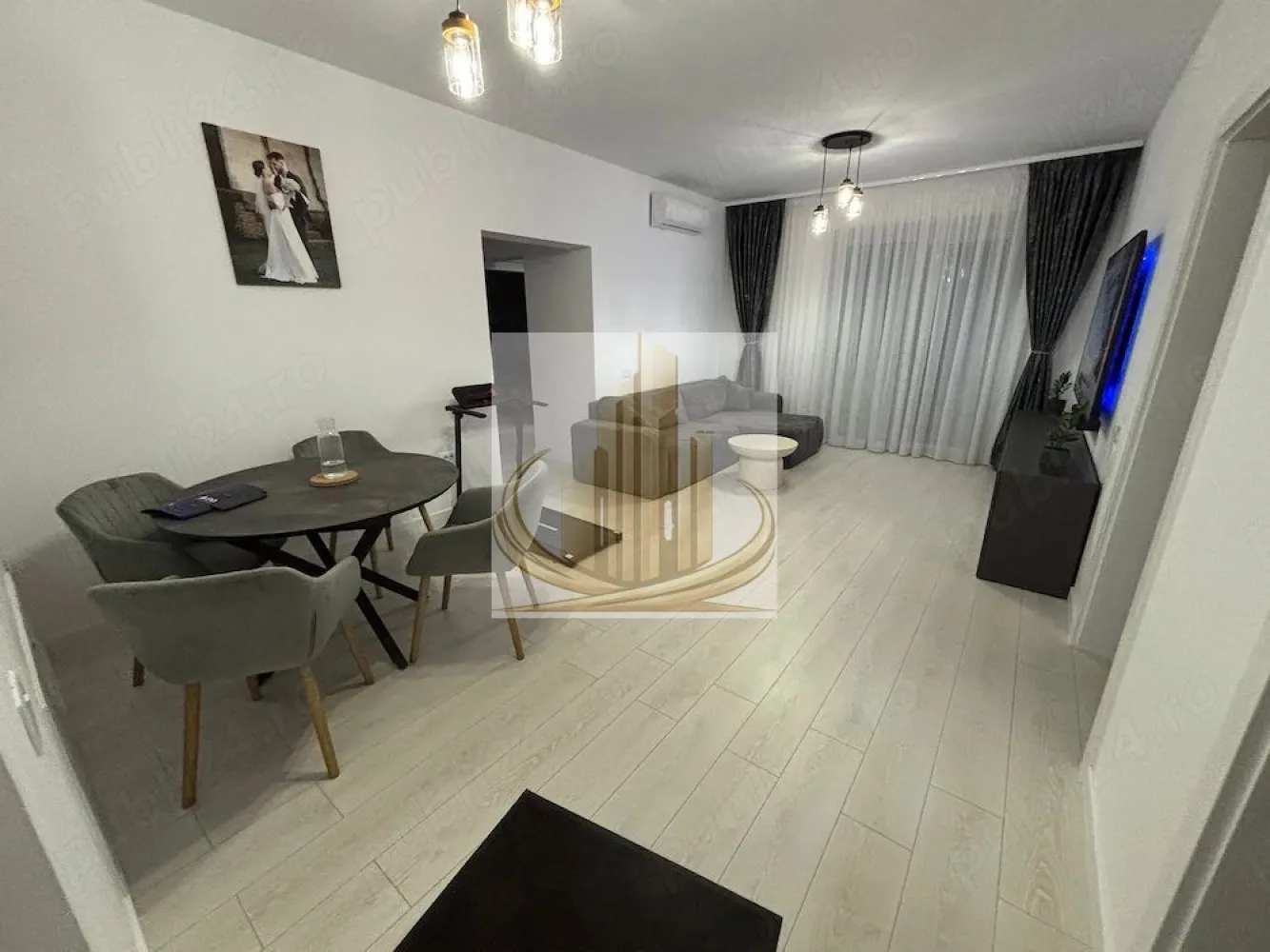 🏡Ap 3 camere Giroc, 74mp +parcare - Grand Mobilis Imobiliare vă propune spre vânzare un apartament modern cu 3 camere, situat în Giroc, ideal atât pentru locuință proprie, cât și pentru investiție.

📐 Suprafață utilă: 74 mp
🛏️ Compartimentare:

* 2 dormitoare spațioase
* living luminos
* bucătărie separată
* 2 băi
* spațiu de depozitare

🌿 Balcon generos de 9 mp, perfect pentru relaxare

🏢 Apartamentul se vinde parțial mobilat, oferindu-vă libertatea de a-l amenaja după propriul gust.
🚗 În preț este inclus un loc de parcare.

📍 Zonă liniștită, în plină dezvoltare, cu acces facil către oraș.

💰 Preț ușor negociabil

📞 Pentru mai multe detalii și programarea unei vizionări, nu ezitați să ne contactați!
ID intern CP3054602